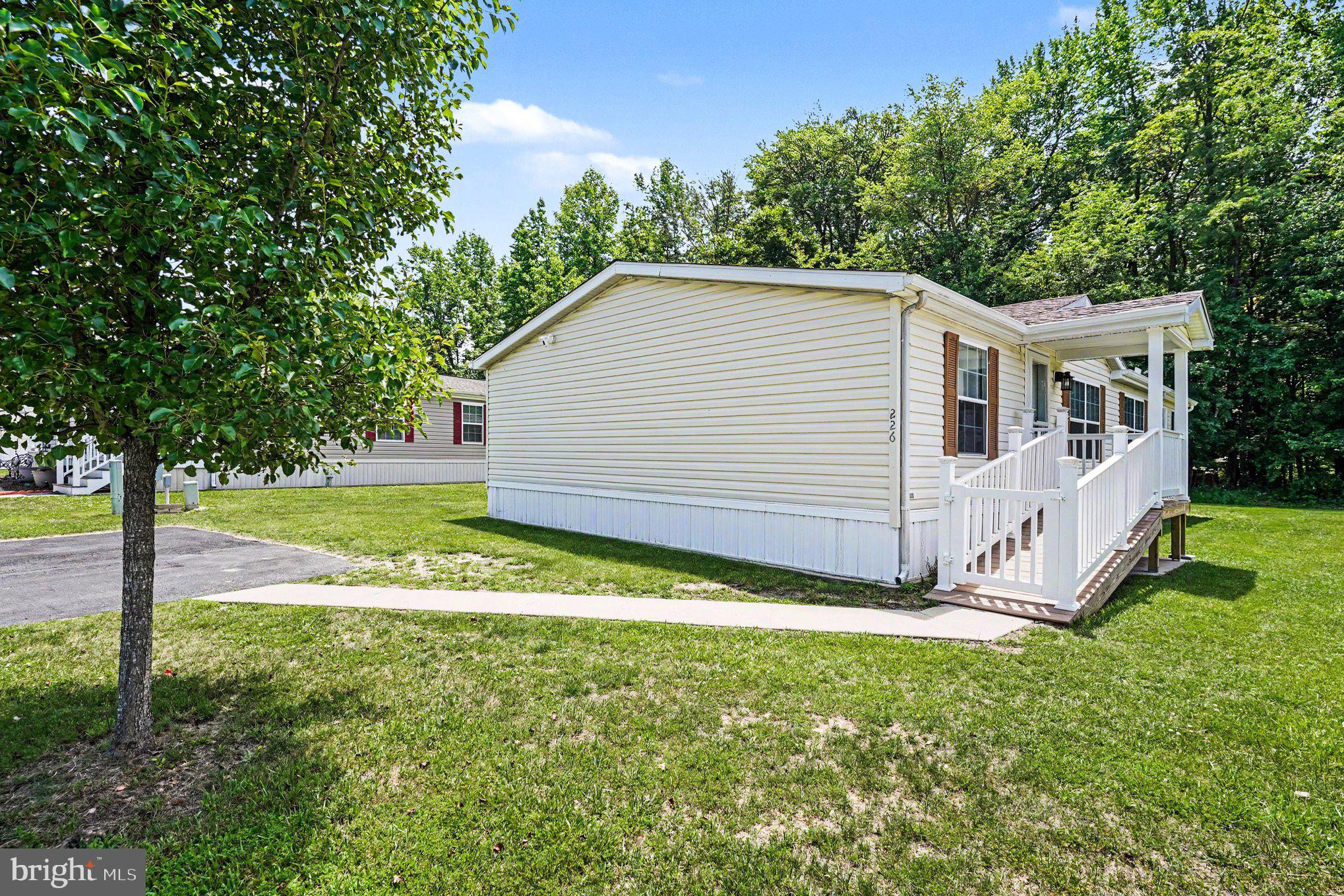 226 WOODS WAY