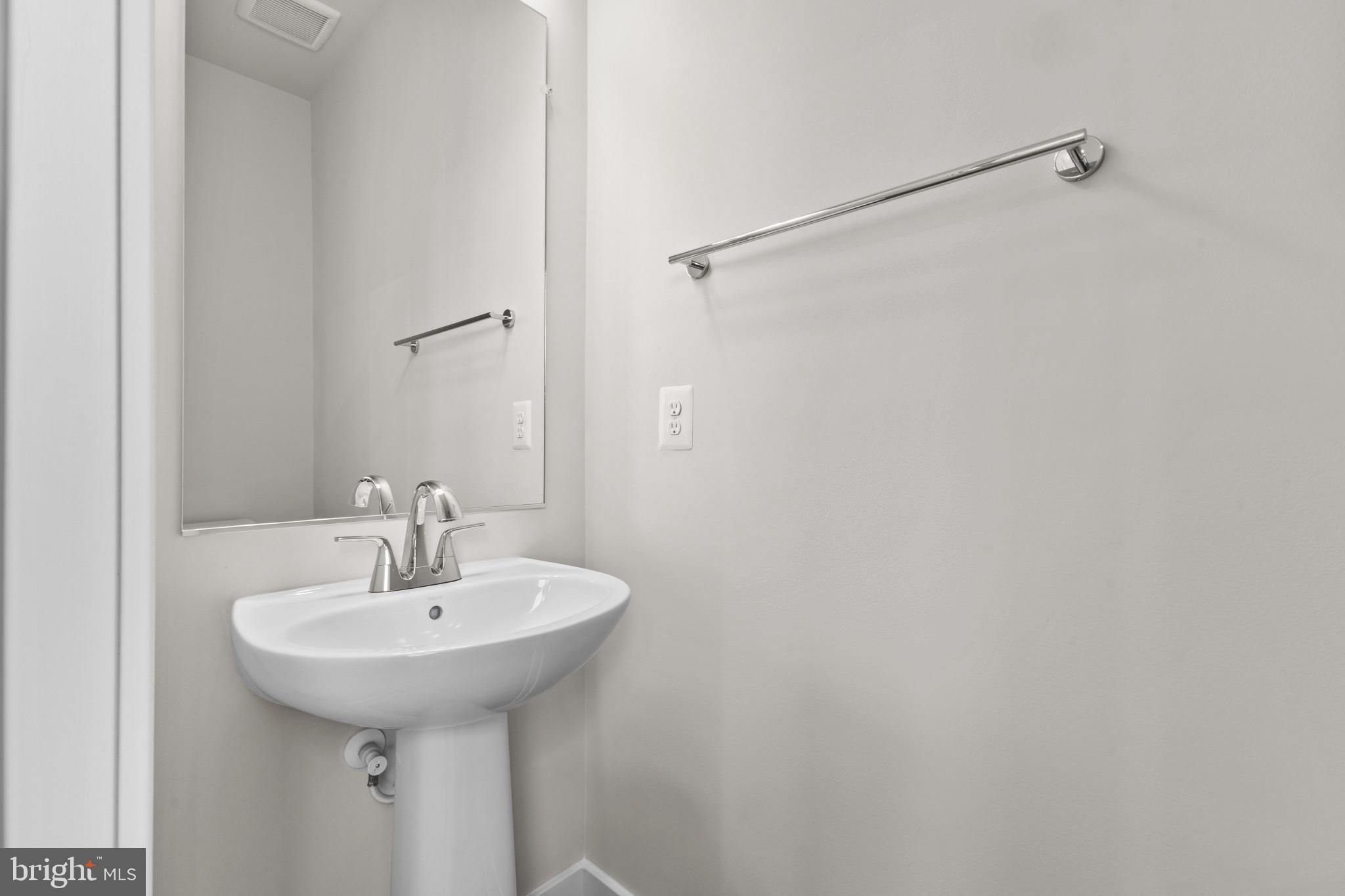 INNOVATION TOWN CENTER - Residential Lease