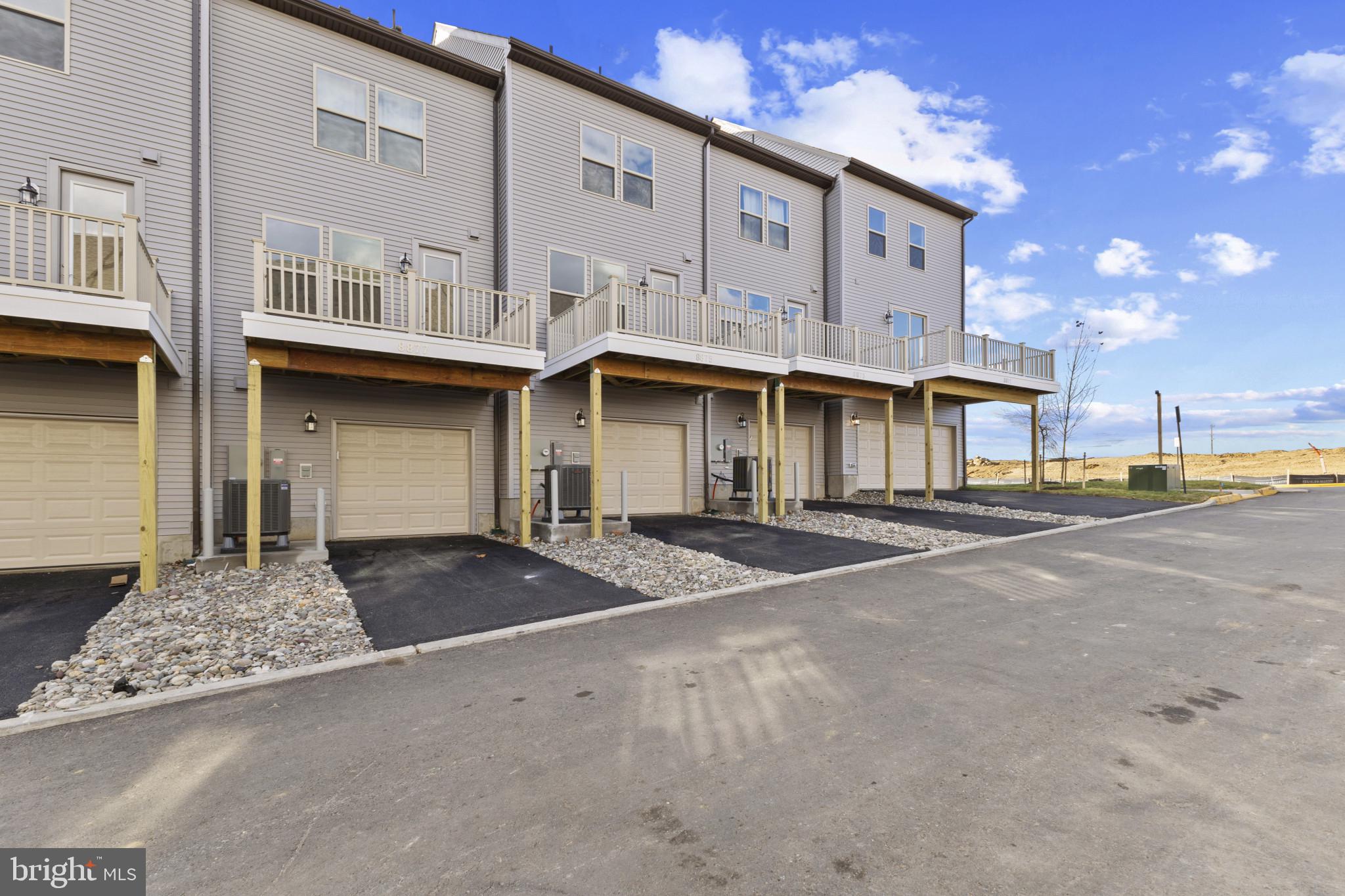 INNOVATION TOWN CENTER - Residential Lease