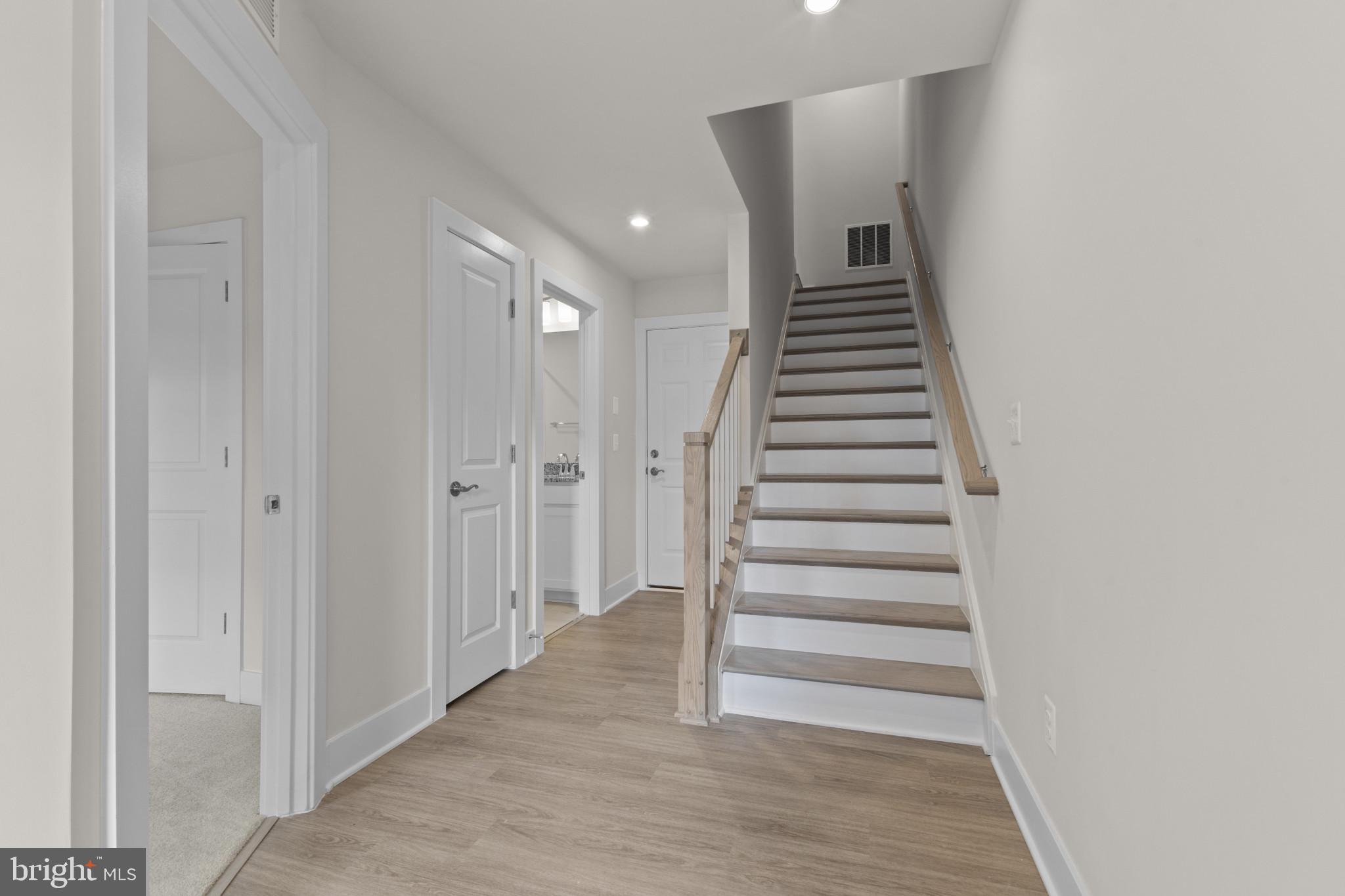 INNOVATION TOWN CENTER - Residential Lease