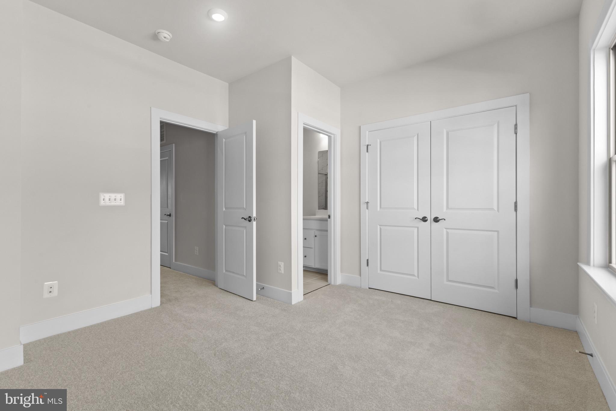 INNOVATION TOWN CENTER - Residential Lease