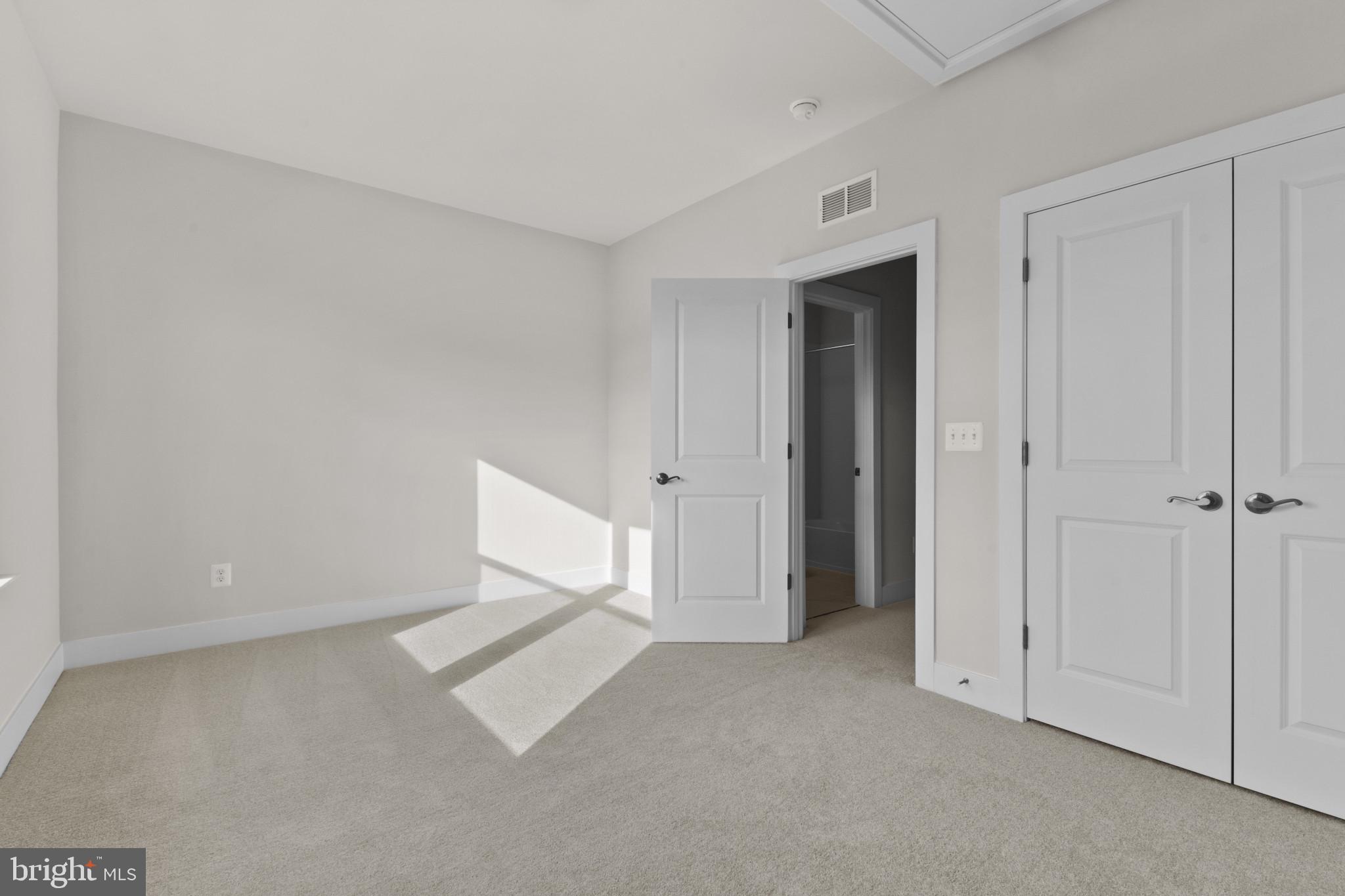 INNOVATION TOWN CENTER - Residential Lease