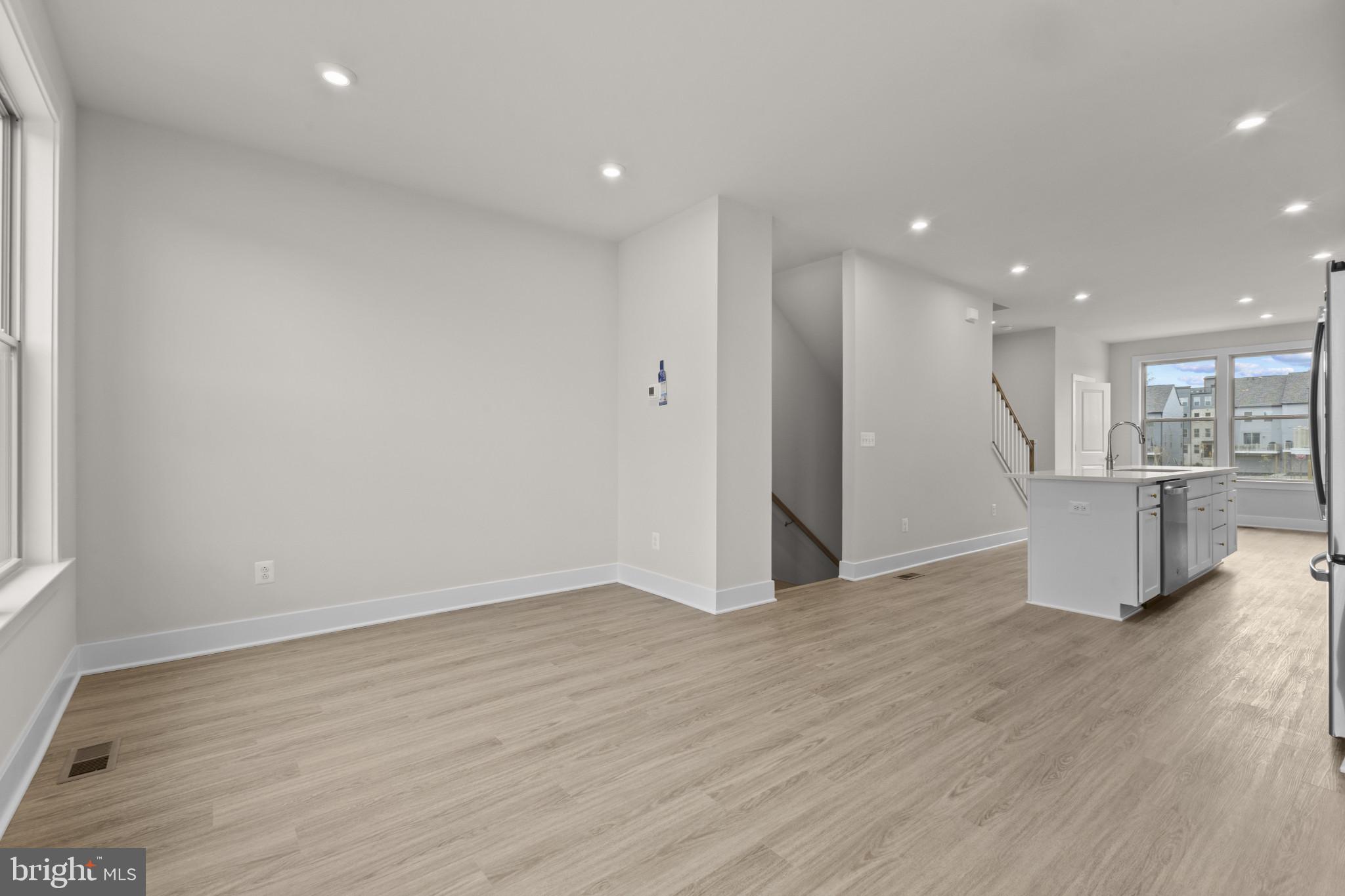 INNOVATION TOWN CENTER - Residential Lease