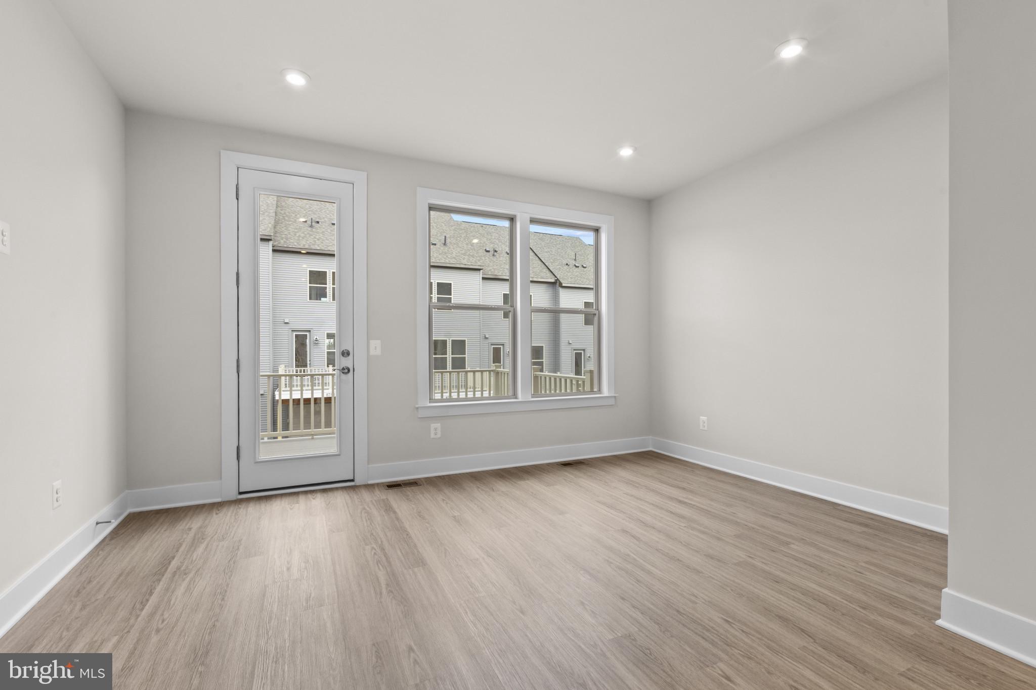 INNOVATION TOWN CENTER - Residential Lease