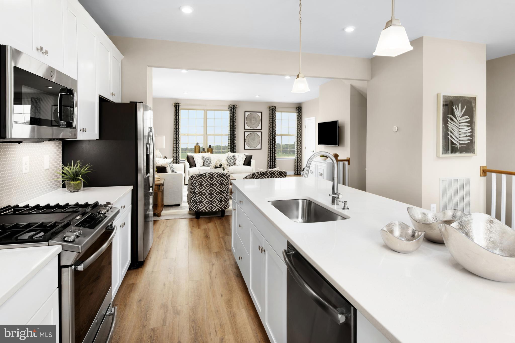 ARMSTRONG VILLAGE - Residential