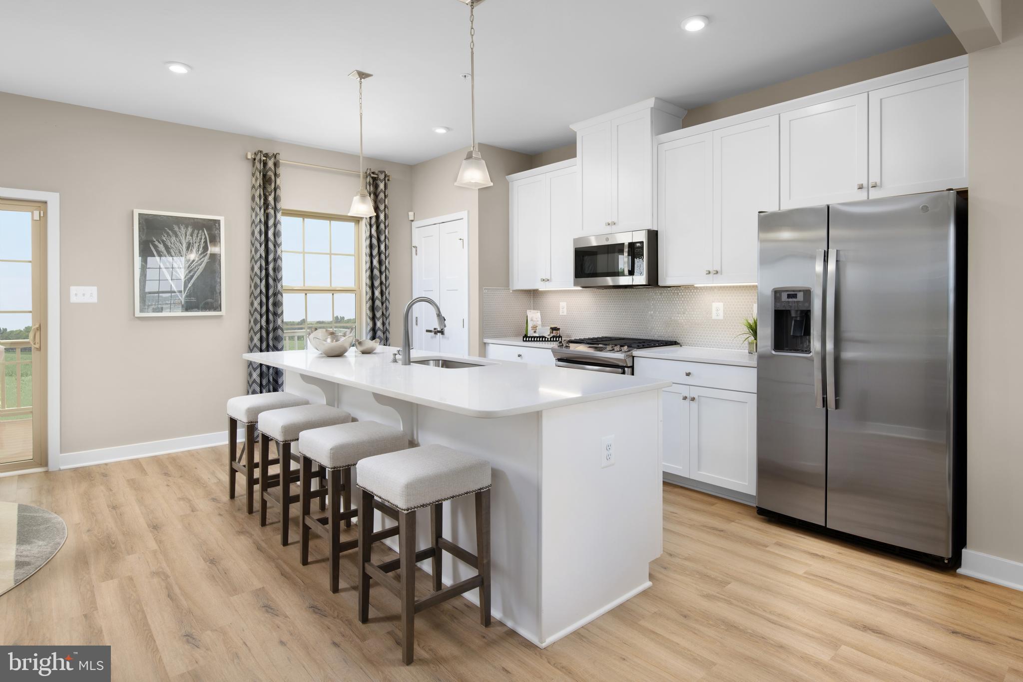 ARMSTRONG VILLAGE - Residential