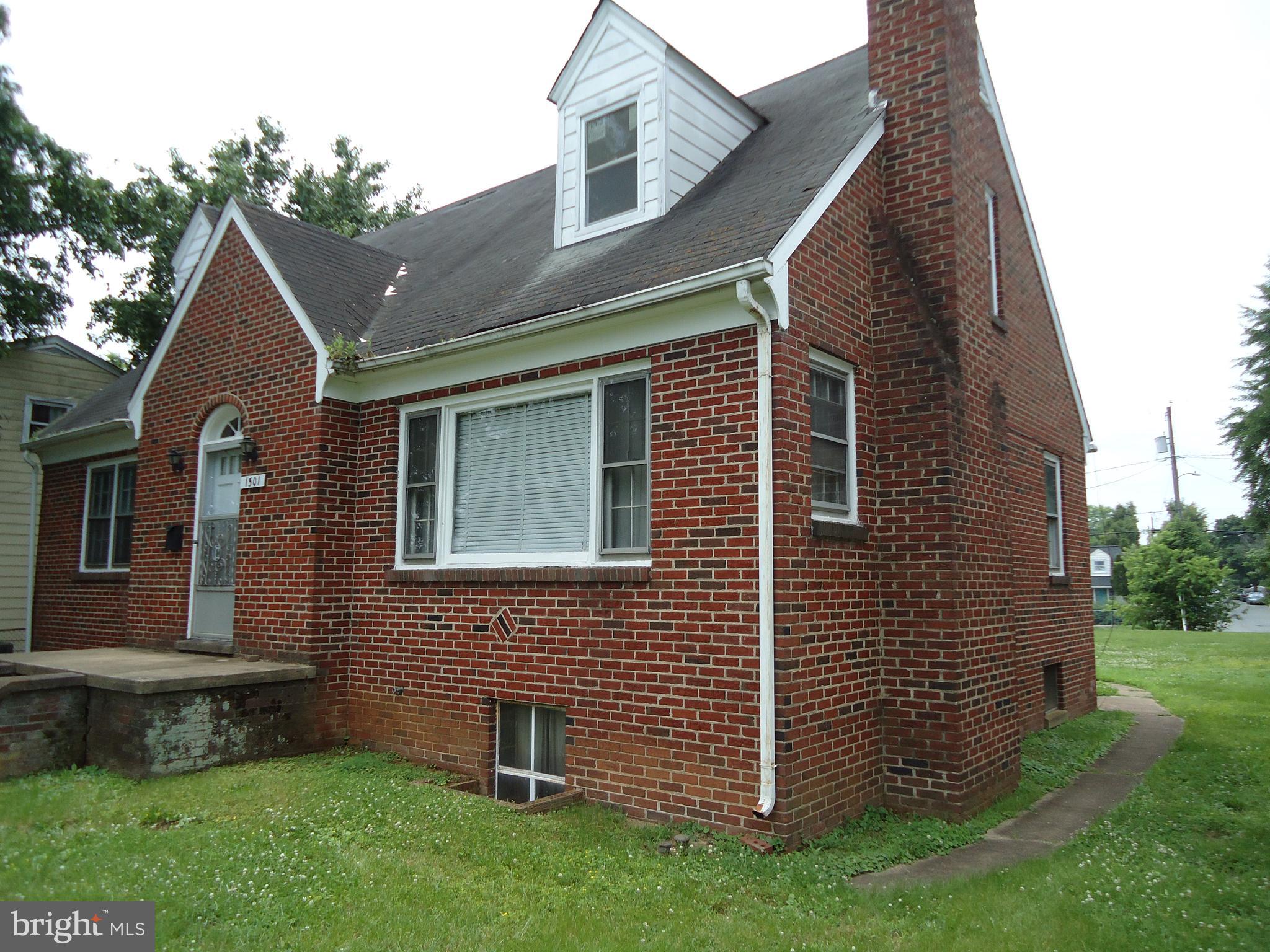 1501 DIXON STREET