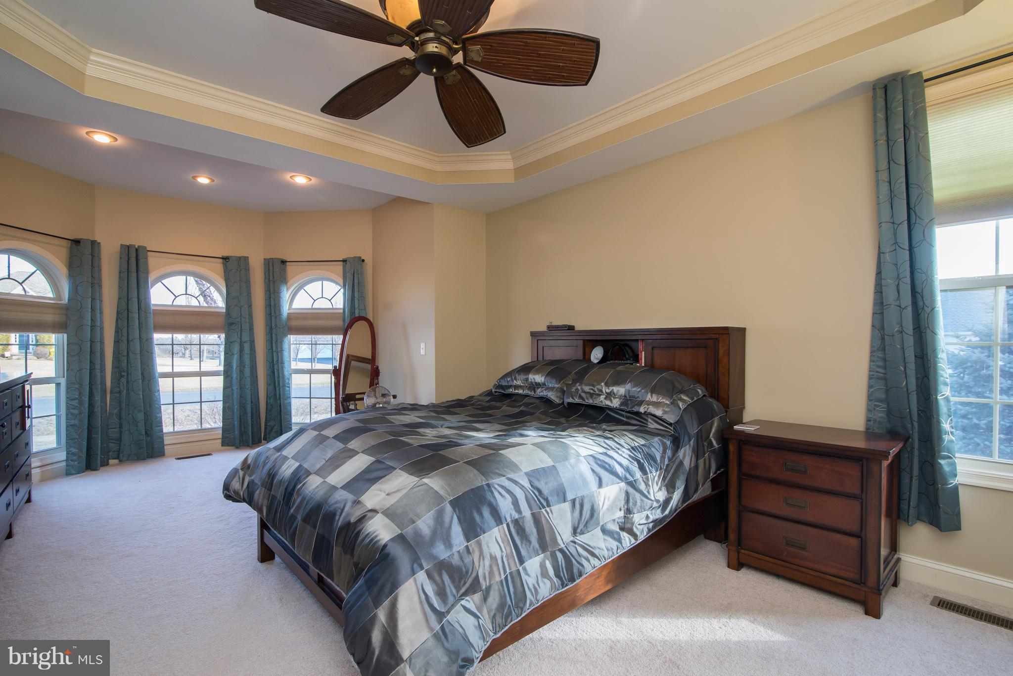 MOUNTAIN CREST - Residential