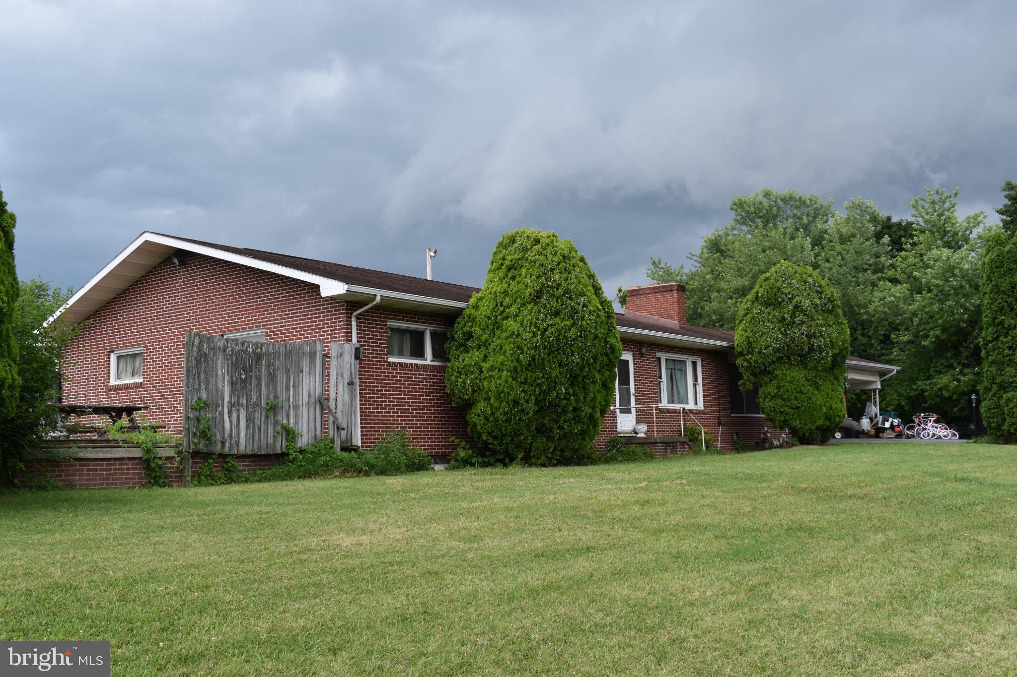 SABRE HEIGHTS - Residential