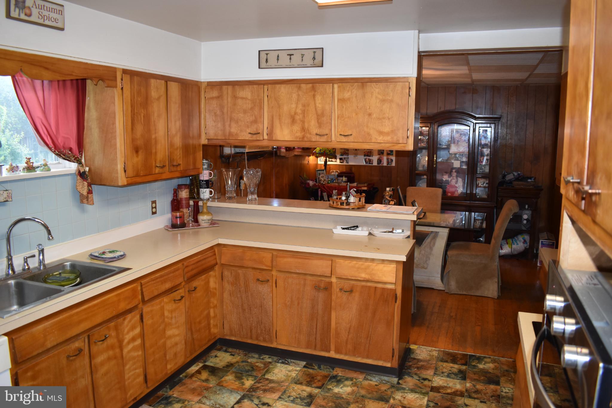 SABRE HEIGHTS - Residential