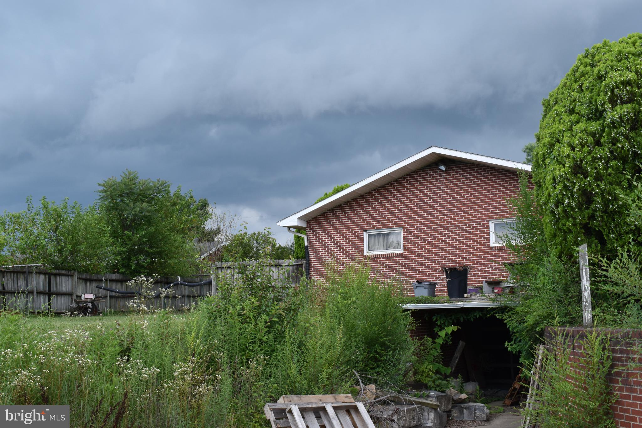 SABRE HEIGHTS - Residential