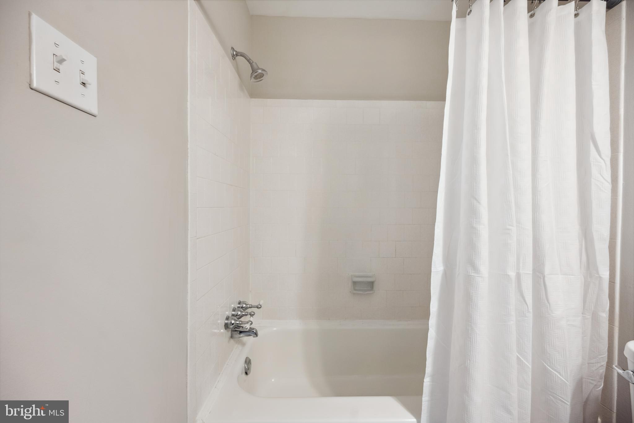 CARDINAL SQUARE - Residential