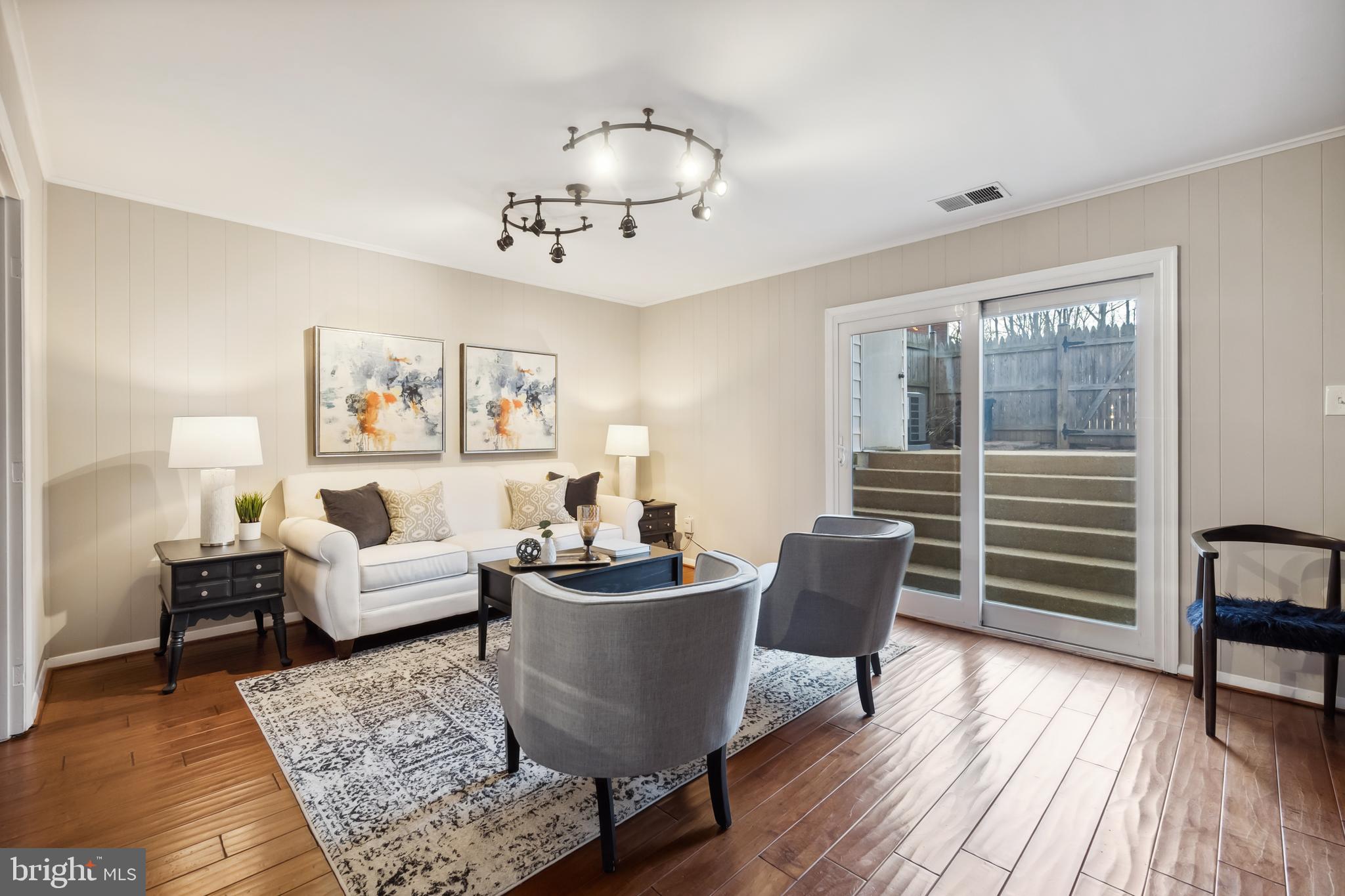 CARDINAL SQUARE - Residential