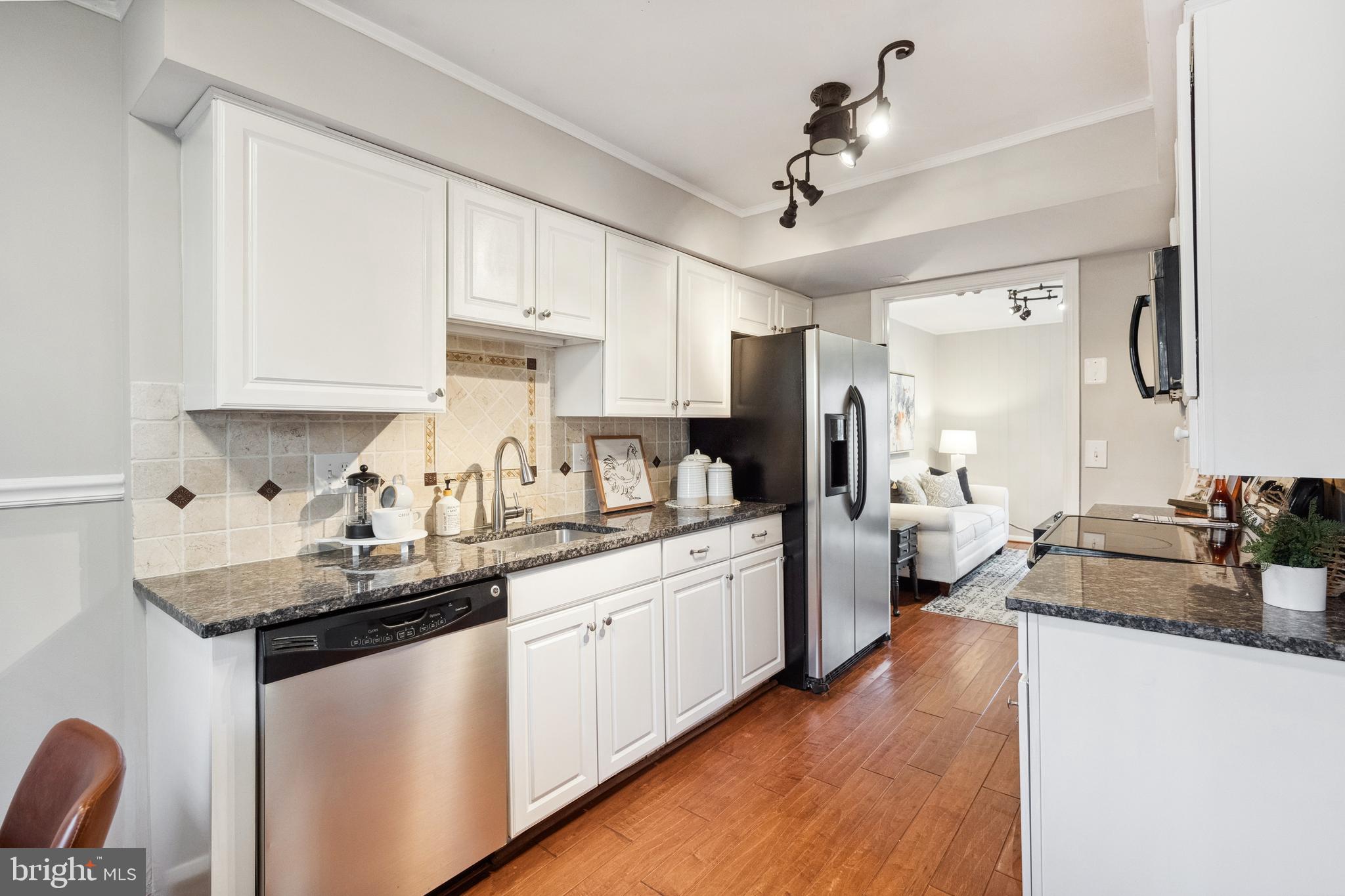 CARDINAL SQUARE - Residential