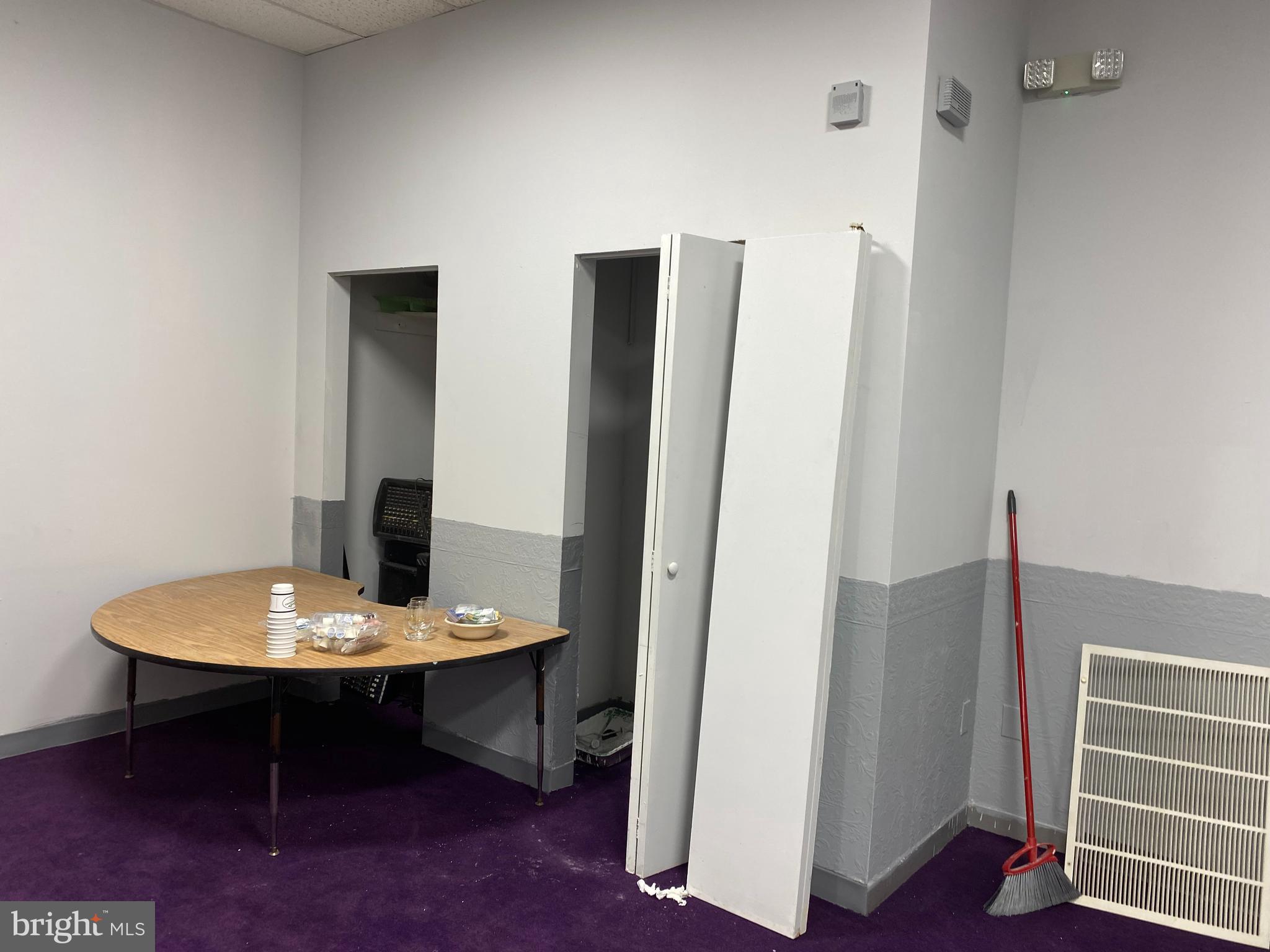 BEDFORD - Commercial Sale