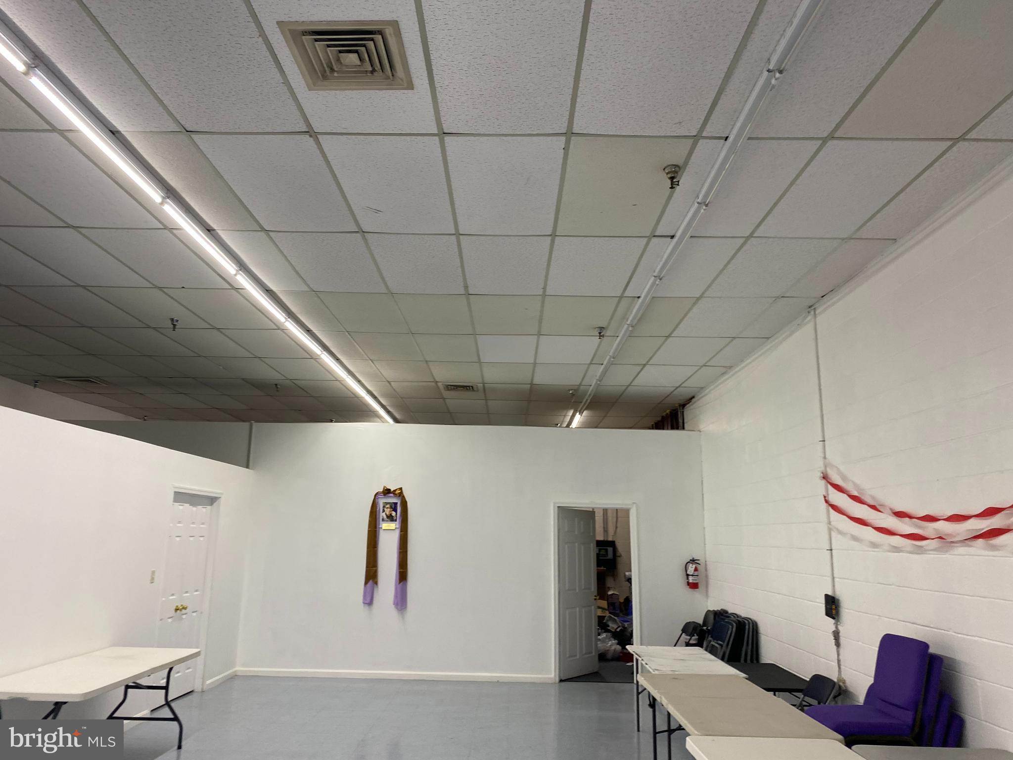 BEDFORD - Commercial Sale