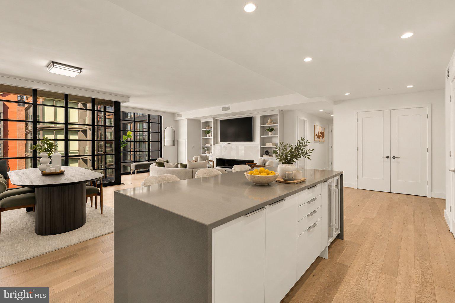 45 SUTTON SQUARE SW 906