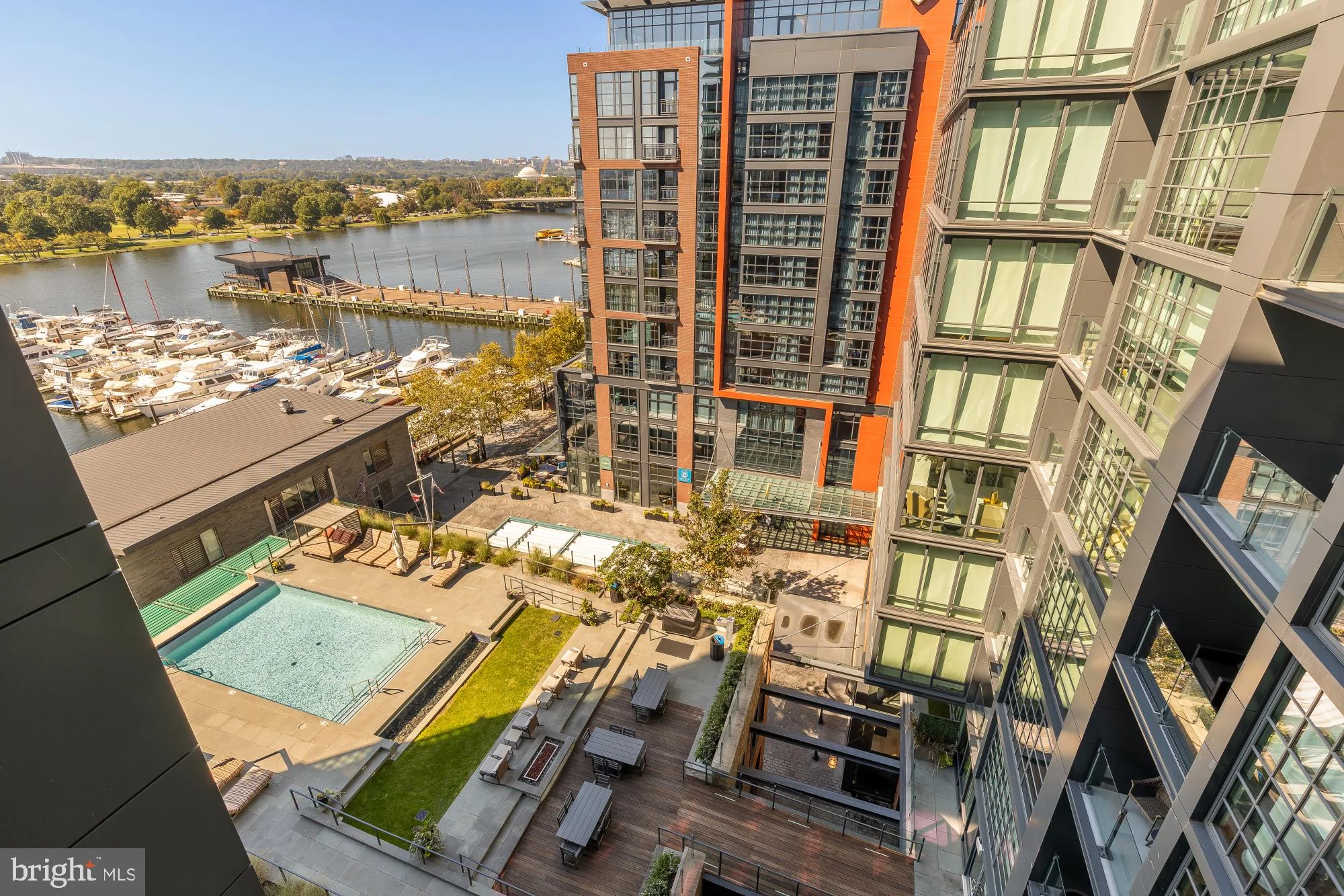 45 Sutton Square SW Unit 906