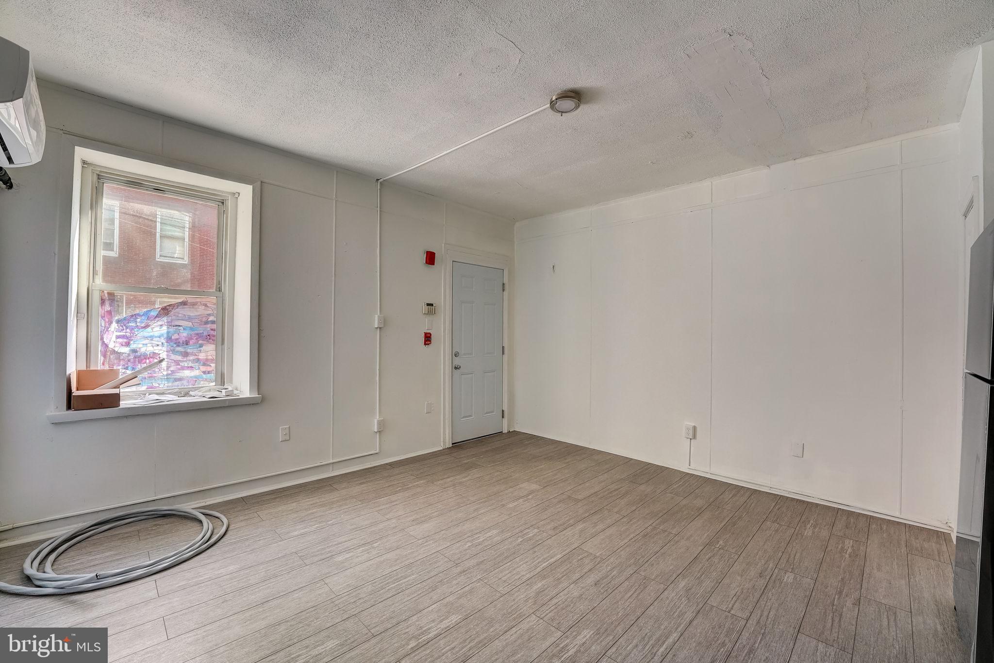 EAST FALLS - Residential Lease