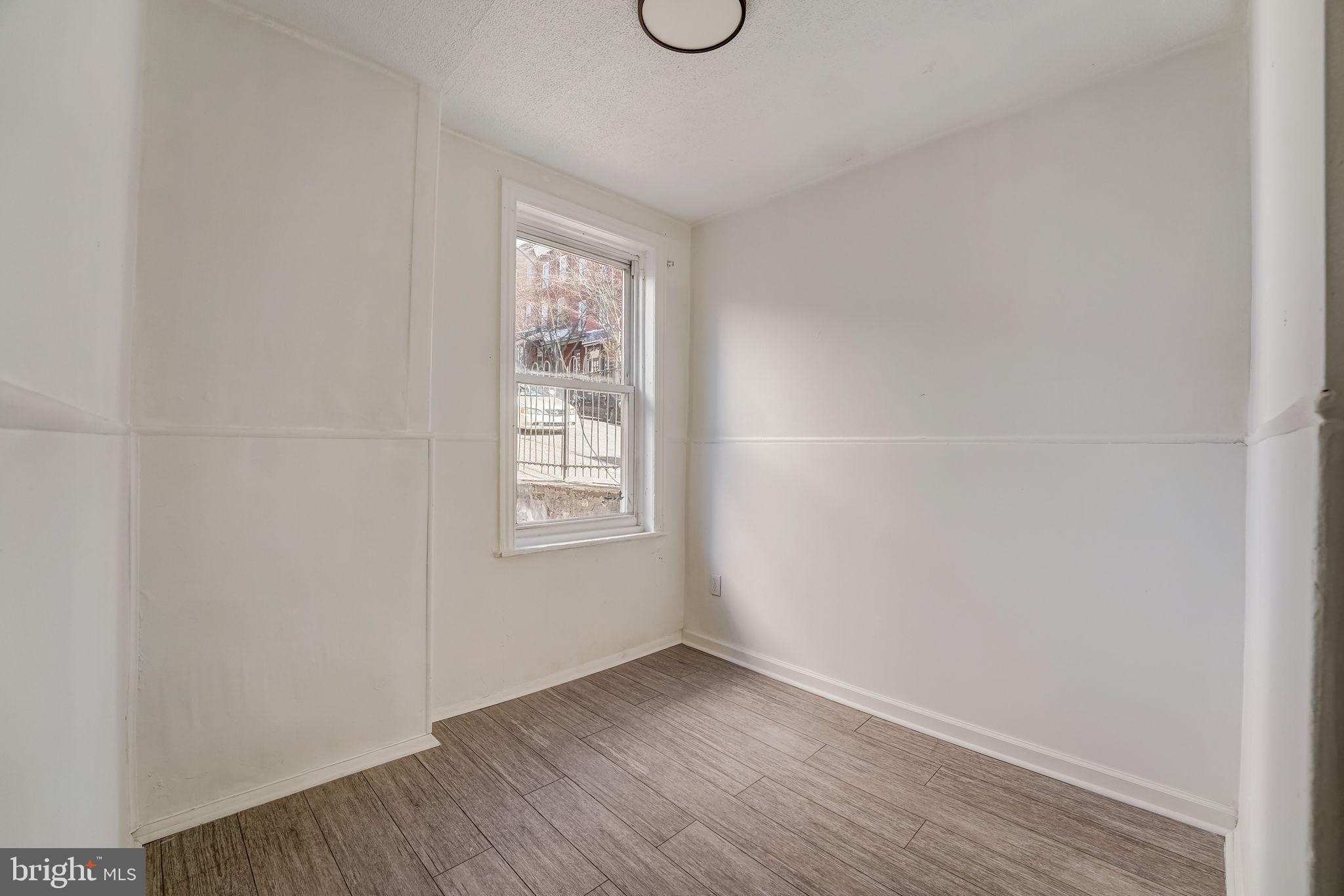 EAST FALLS - Residential Lease