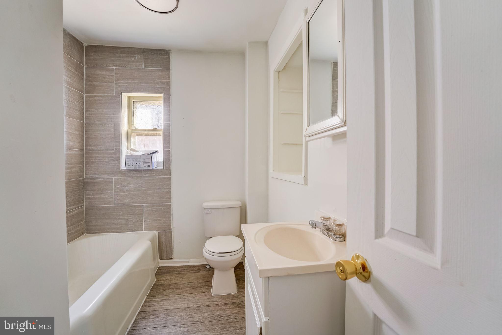 EAST FALLS - Residential Lease