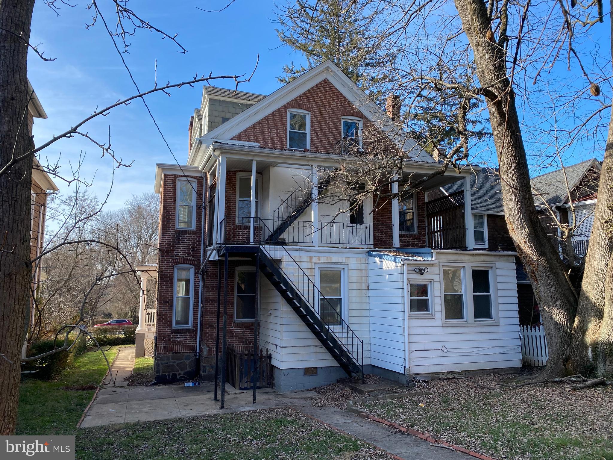 ROLAND PARK - Residential Lease