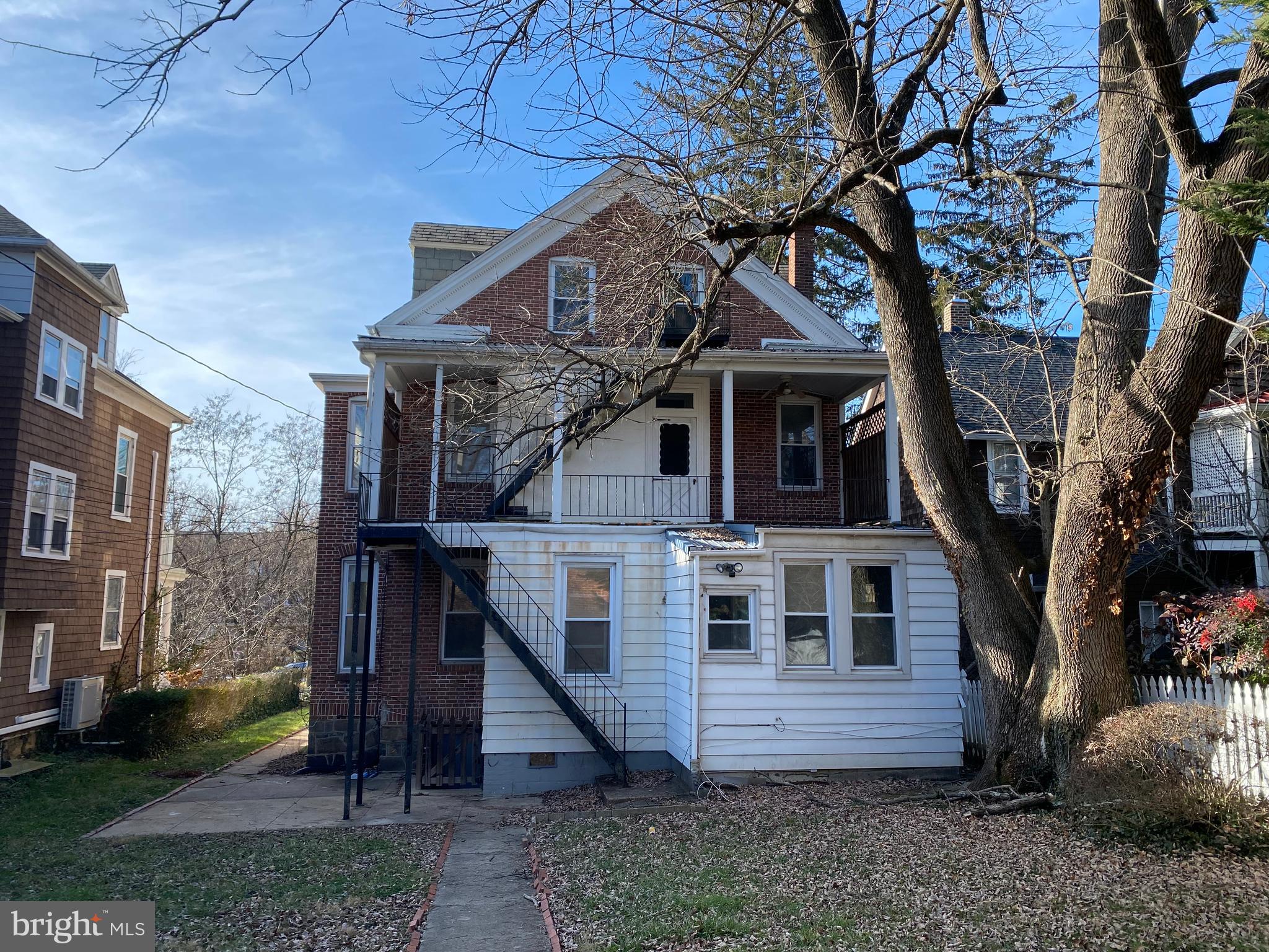 ROLAND PARK - Residential Lease