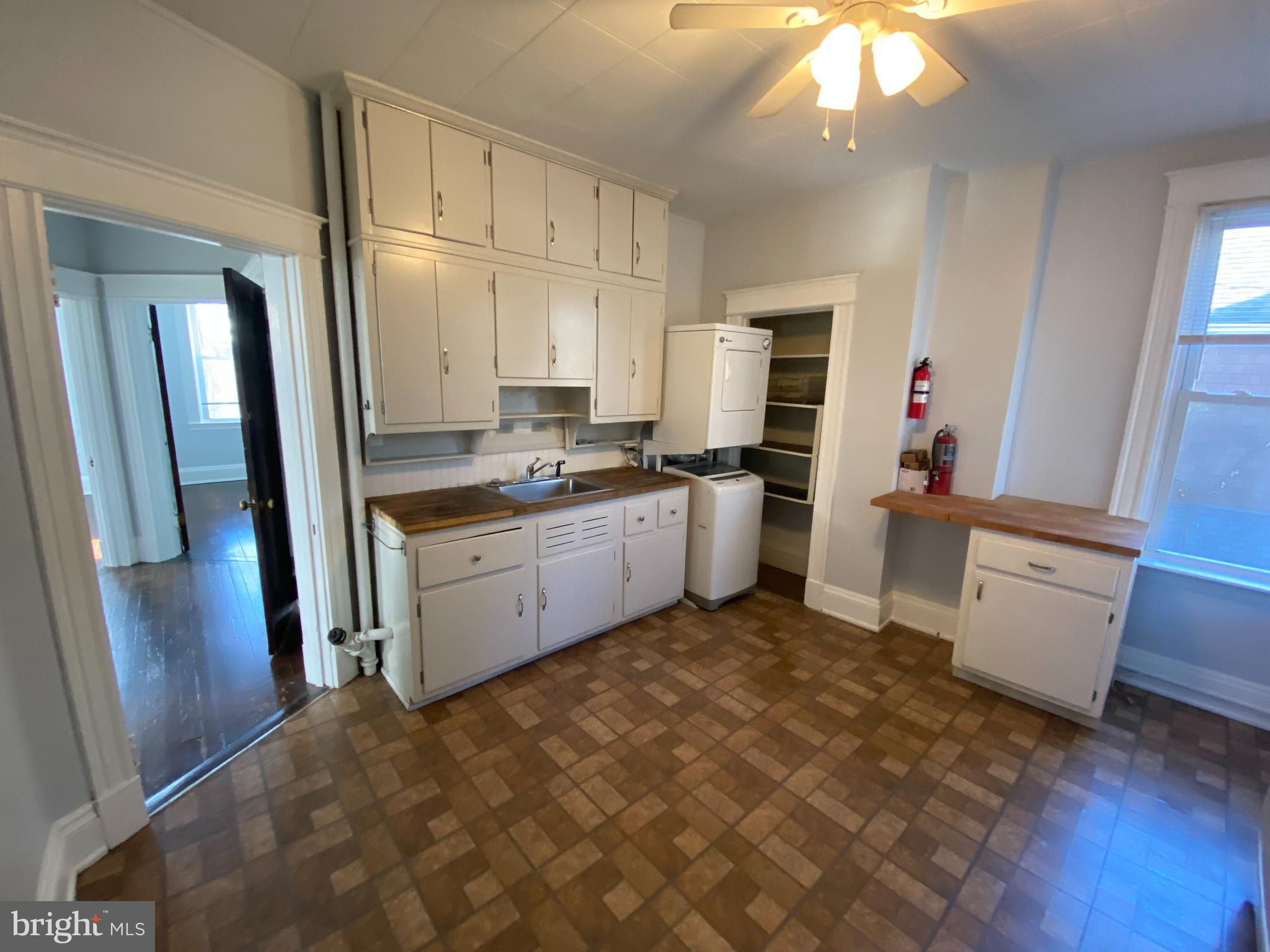 ROLAND PARK - Residential Lease