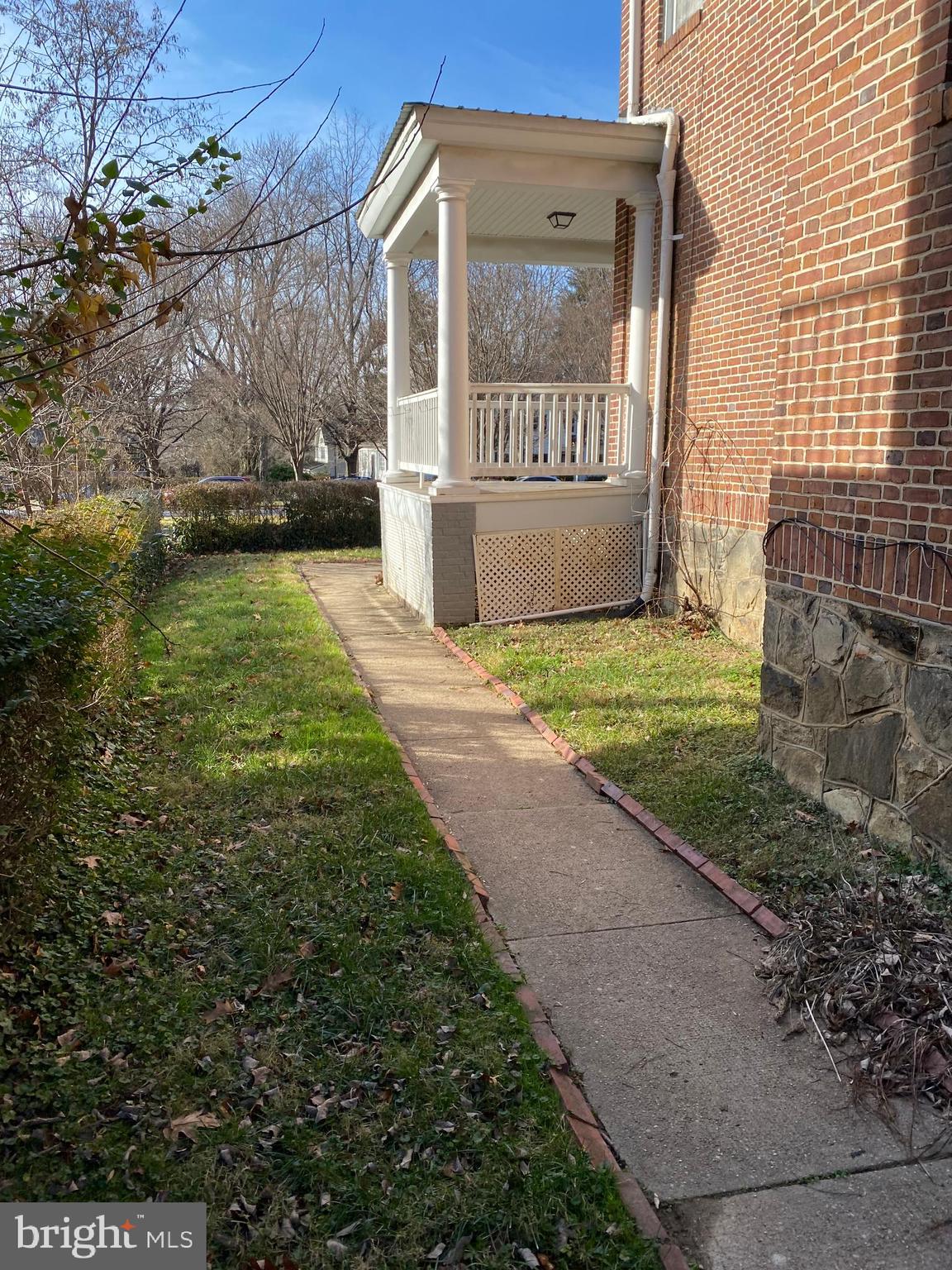 ROLAND PARK - Residential Lease