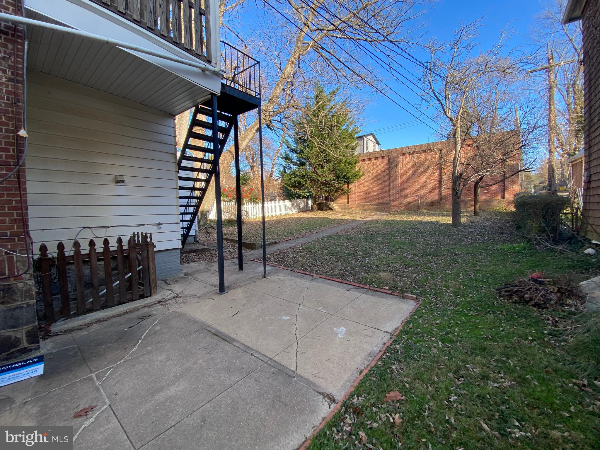 ROLAND PARK - Residential Lease