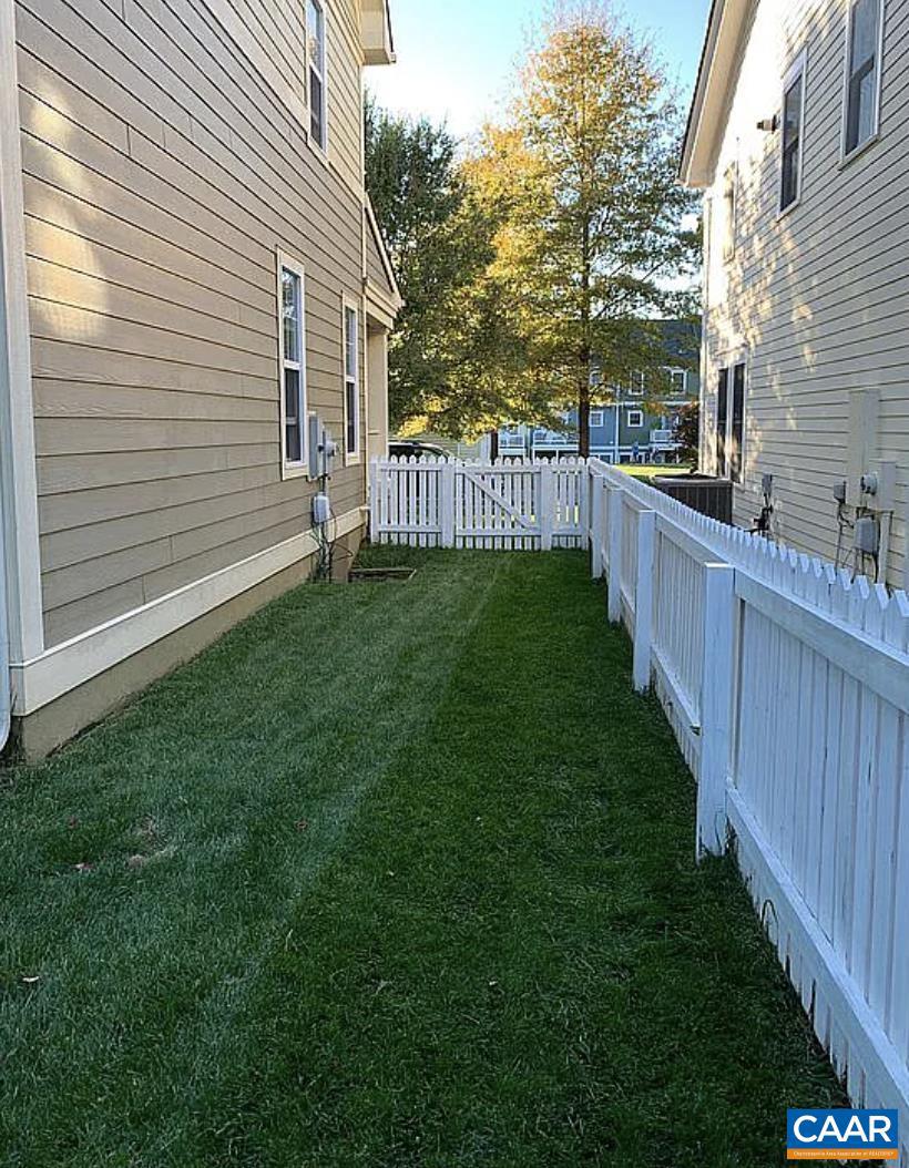 WICKHAM POND - Residential Lease