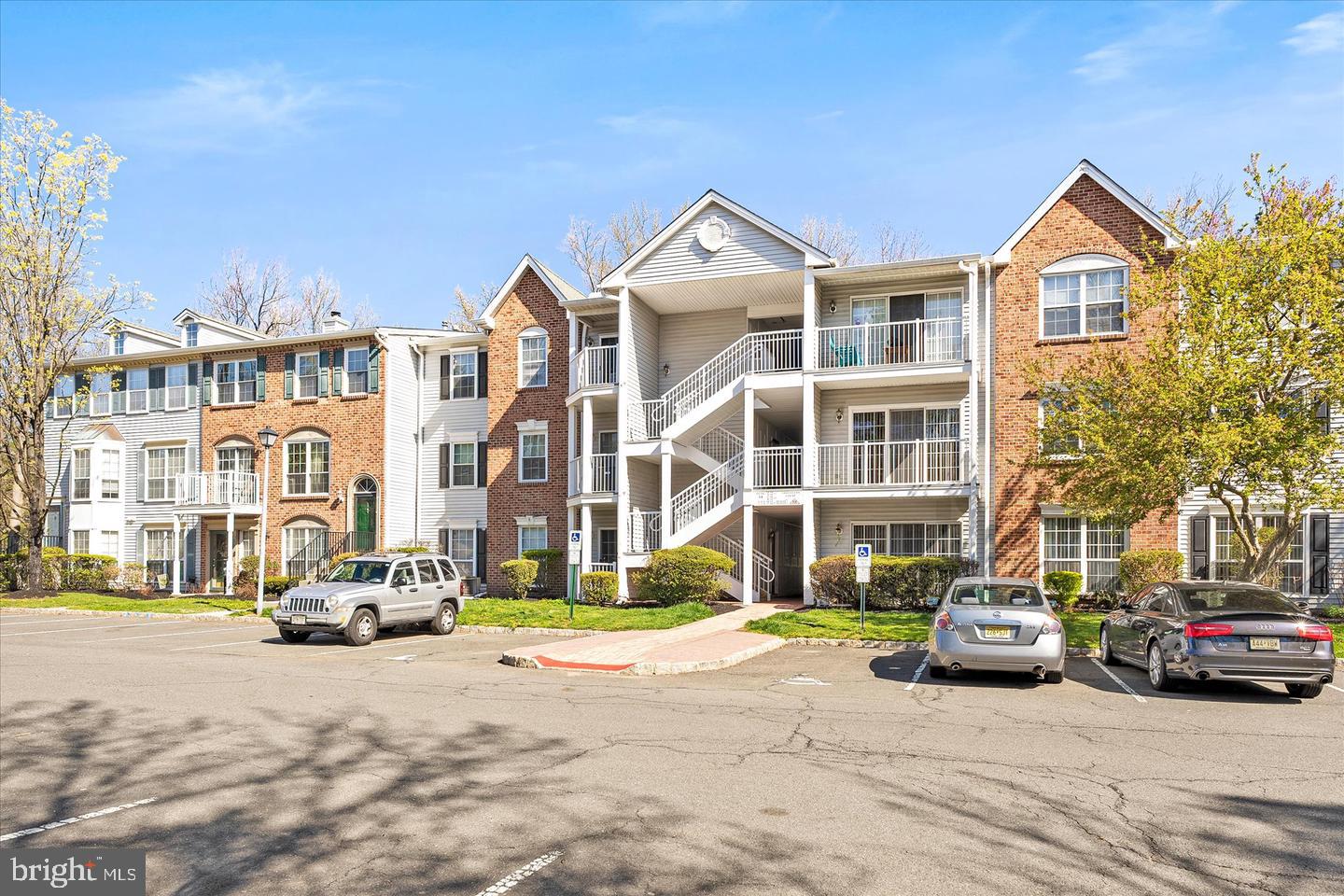 18 VERSAILLES COURT