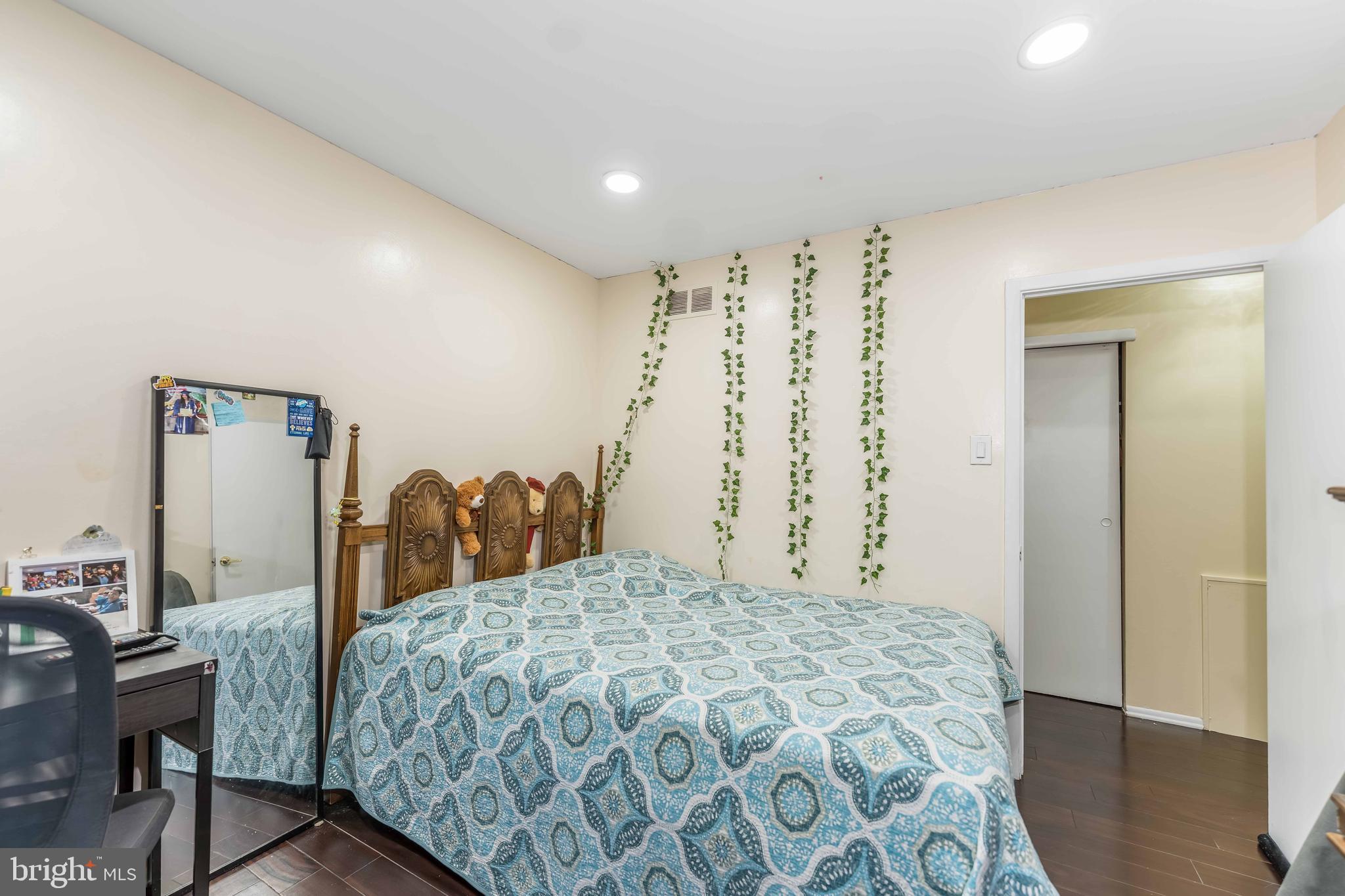 PHILADELPHIA (NORTHEAST) - Residential