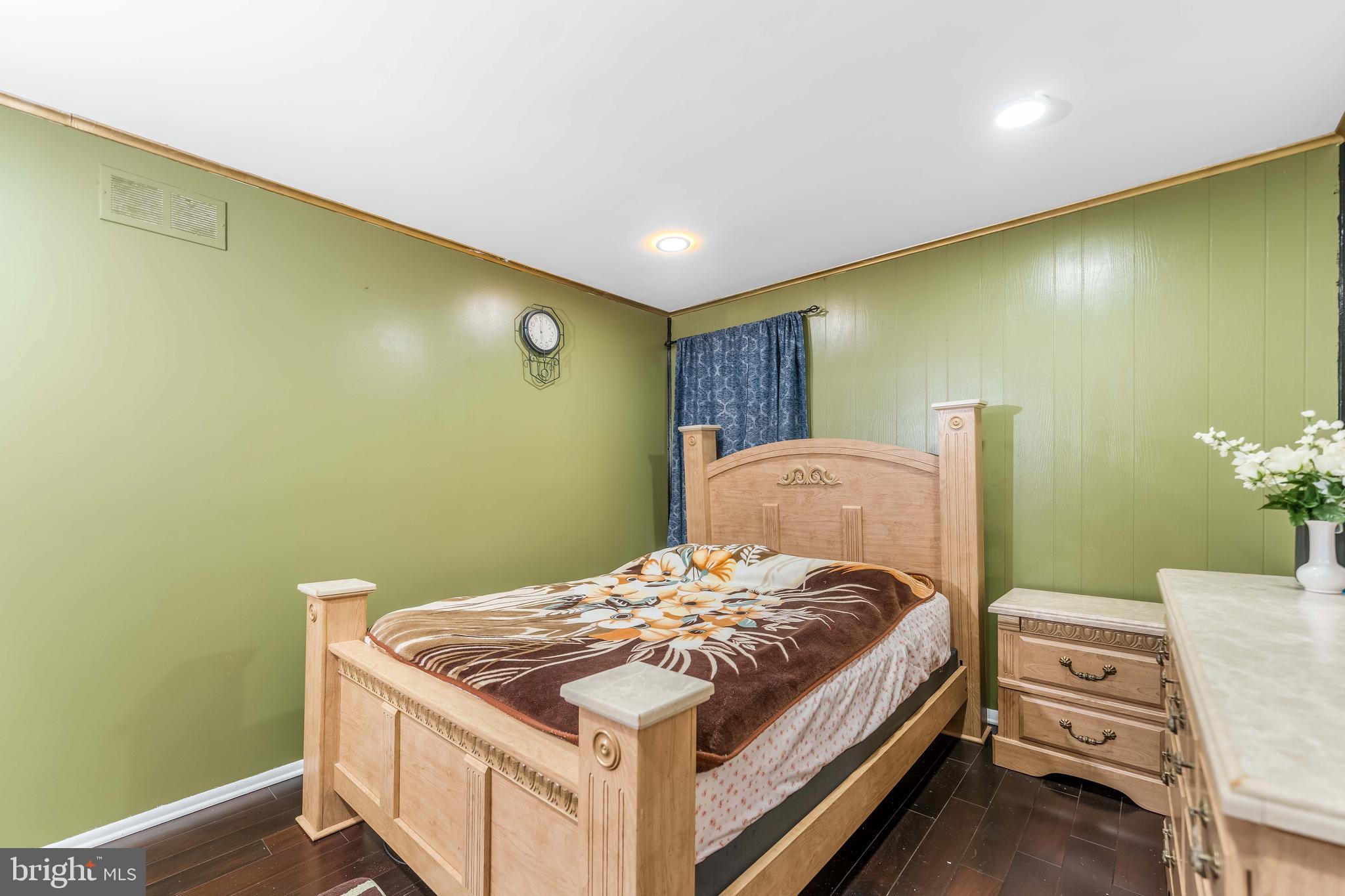 PHILADELPHIA (NORTHEAST) - Residential