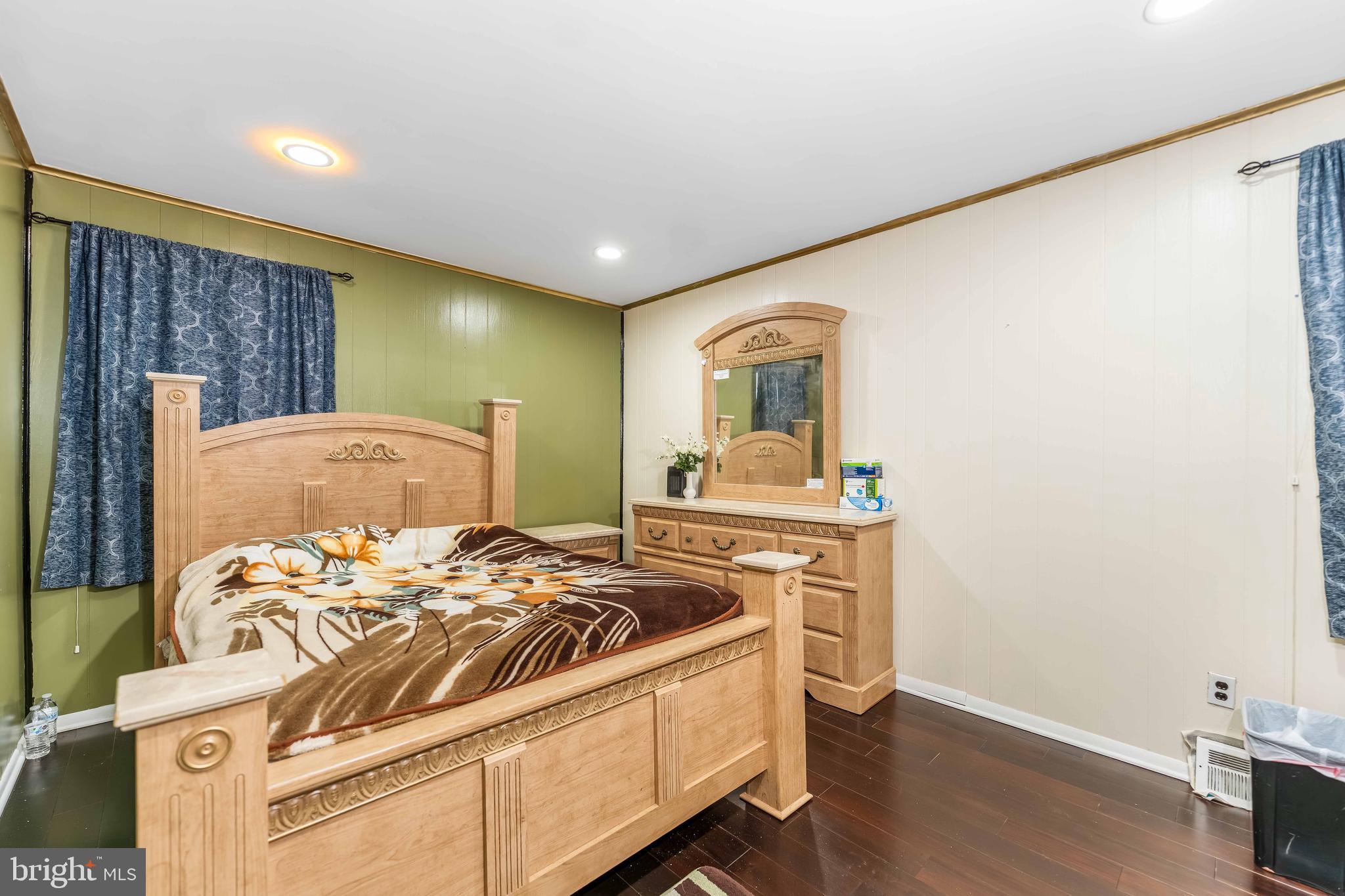 PHILADELPHIA (NORTHEAST) - Residential