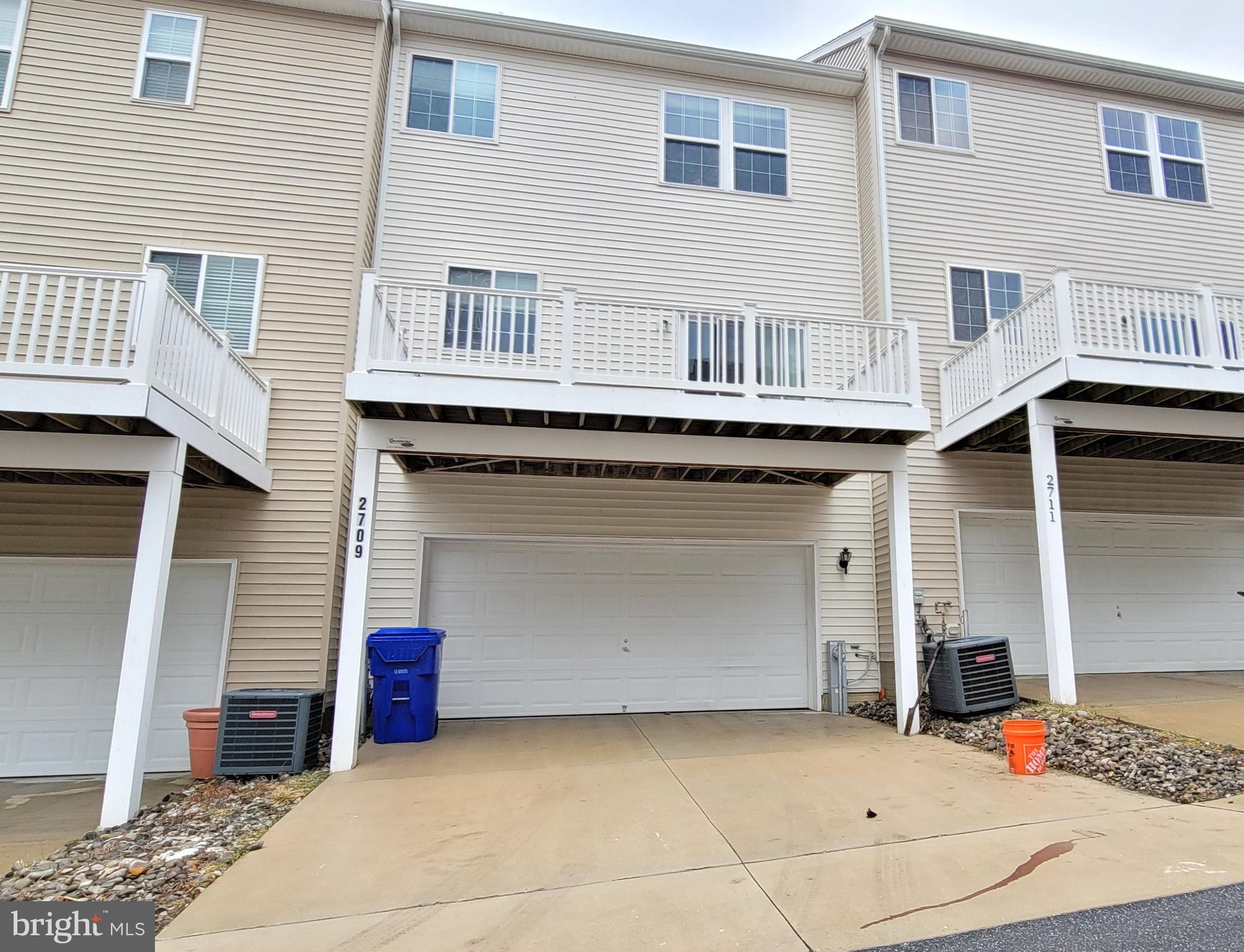 ROCKLAND AT ROGERS - Residential Lease