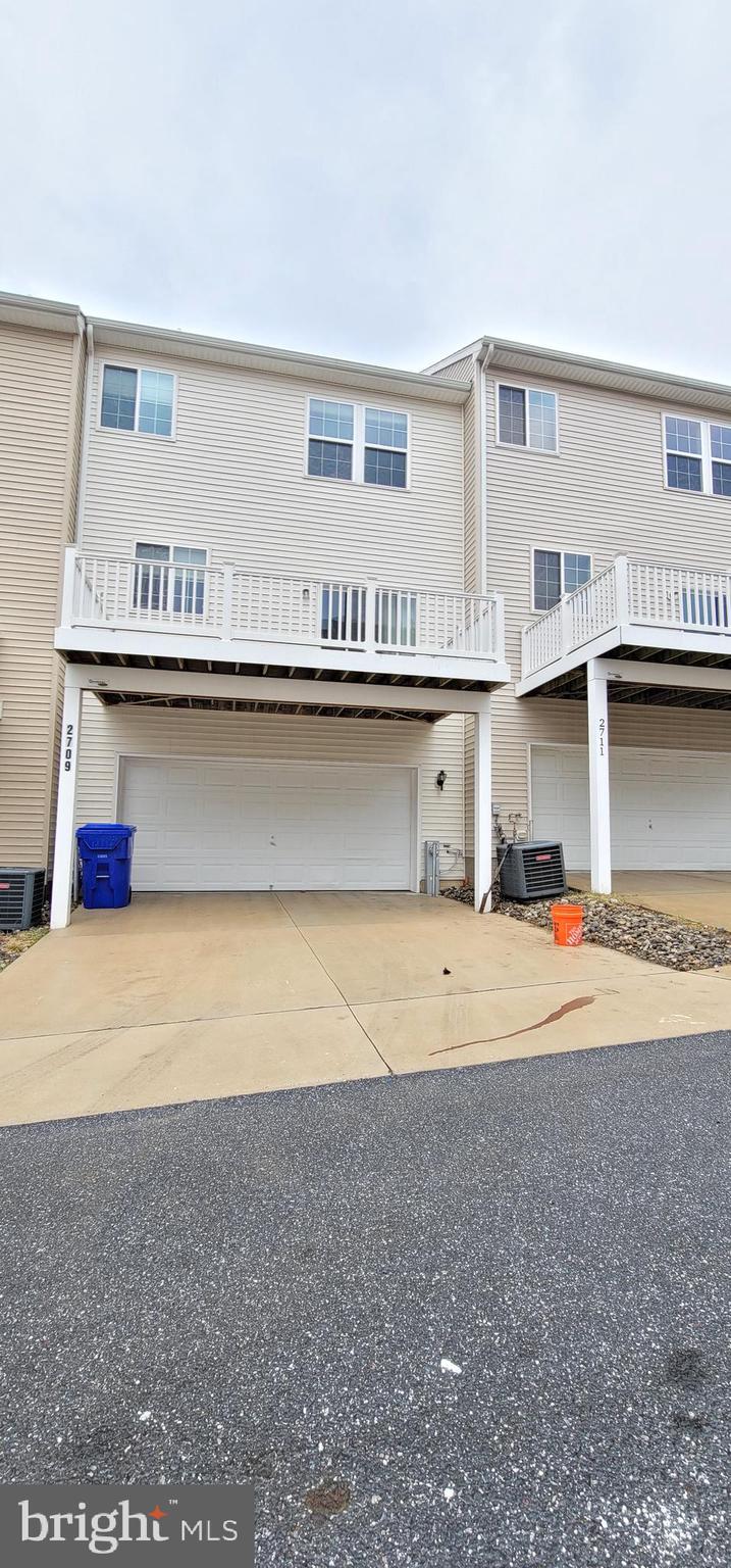 ROCKLAND AT ROGERS - Residential Lease