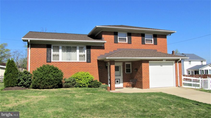 Well maintained 3 BR, 1-1/2 Bath all brick 4-level split in desirable Linthicum Heights community!  Tile entryway with gleaming hardwoods throughout most of the home. Walking distance to Equestrian Center, bike trail, sports fields, Andover Swim Club and middle school!  Covered patio overlooking spacious fenced in rear yard. Also centrally located for easy commutes to most major routes!