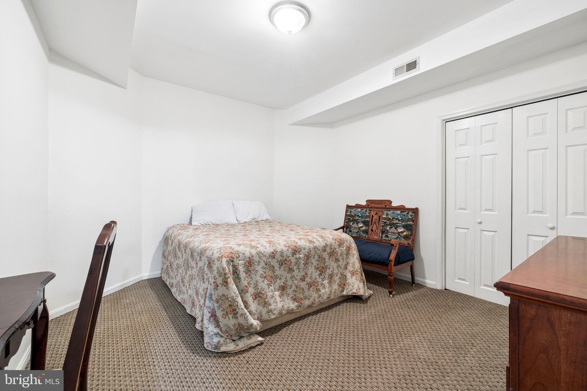 NEAR CLIFTON - Residential