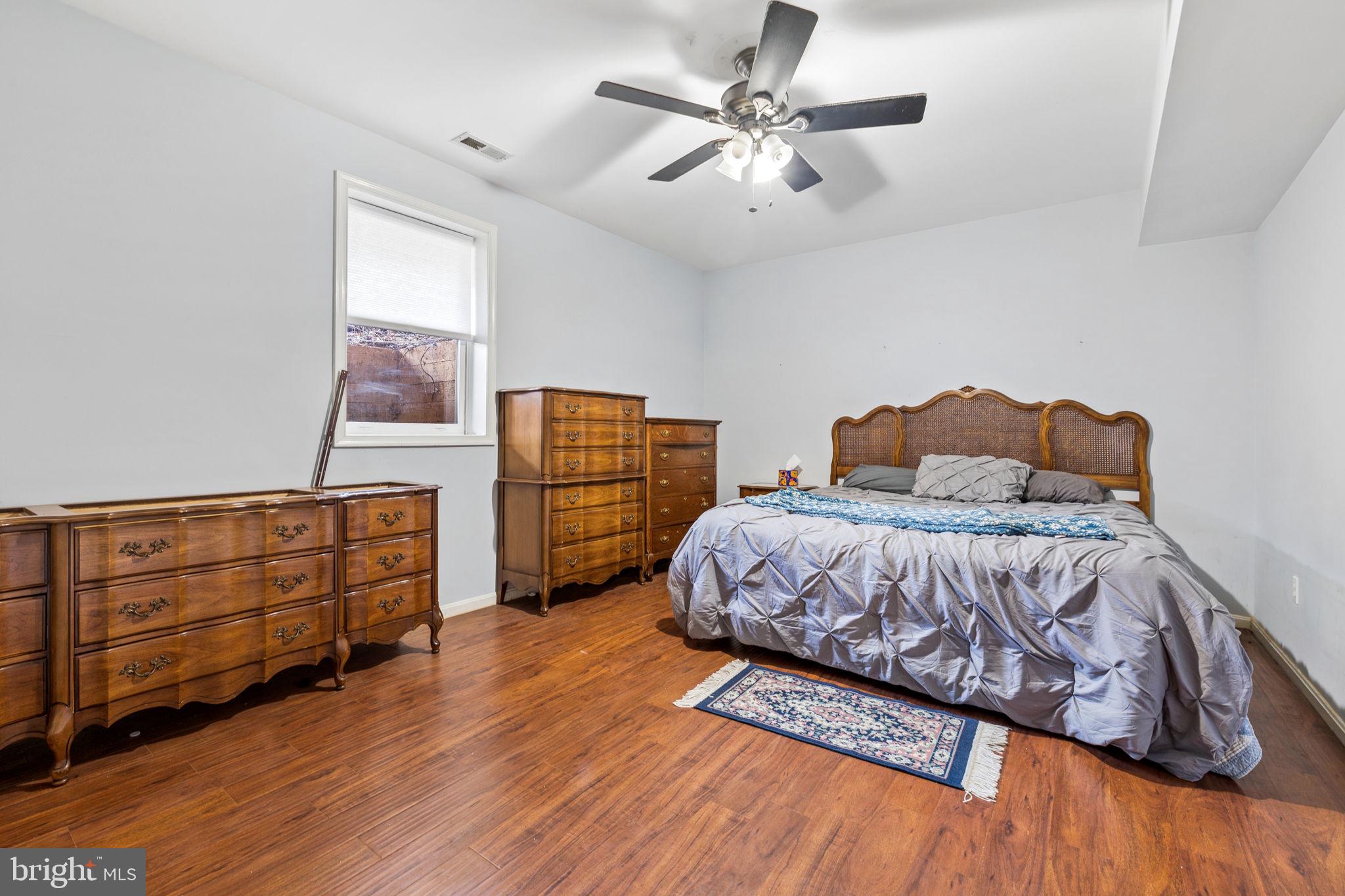 NEAR CLIFTON - Residential