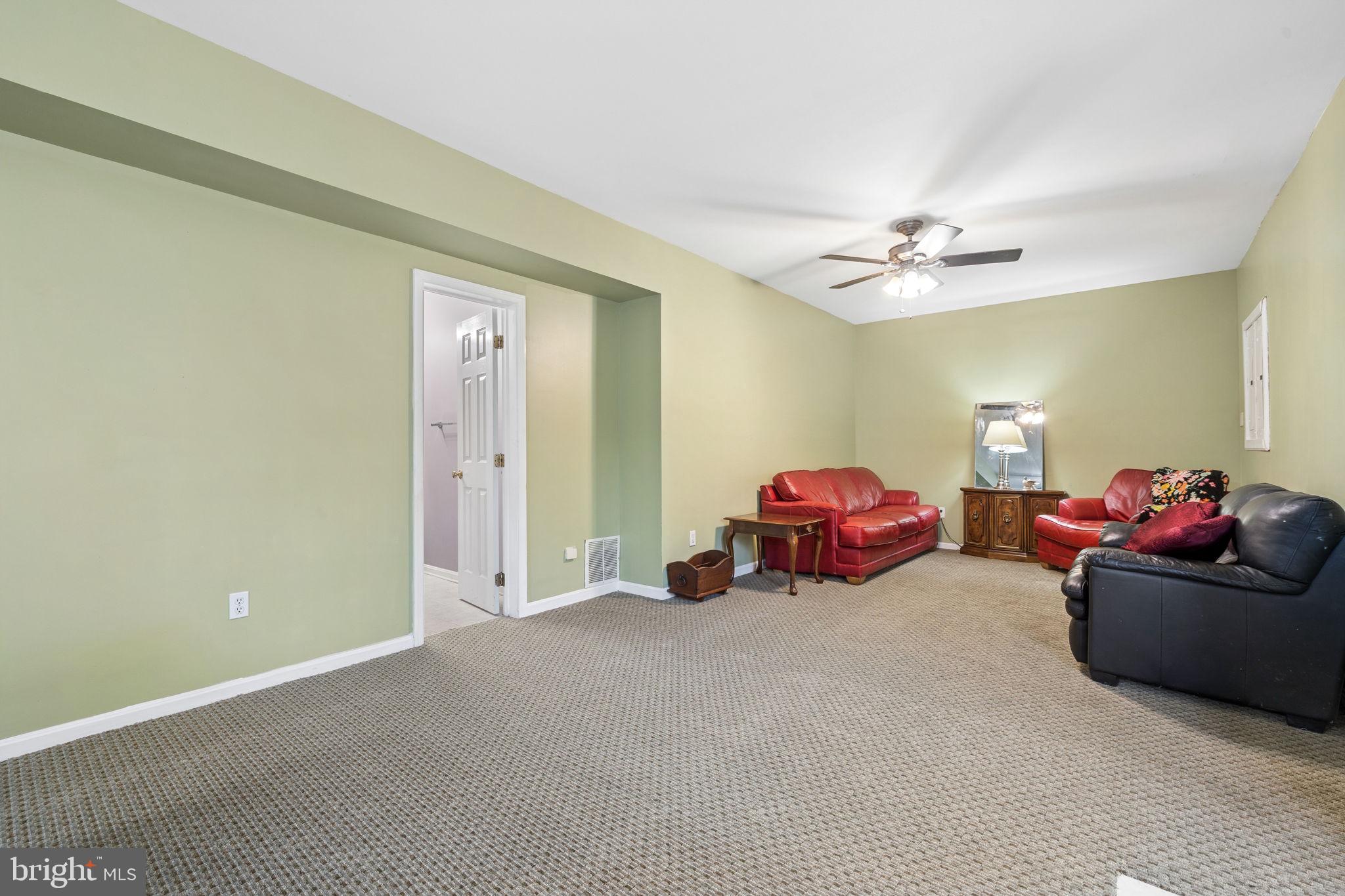 NEAR CLIFTON - Residential