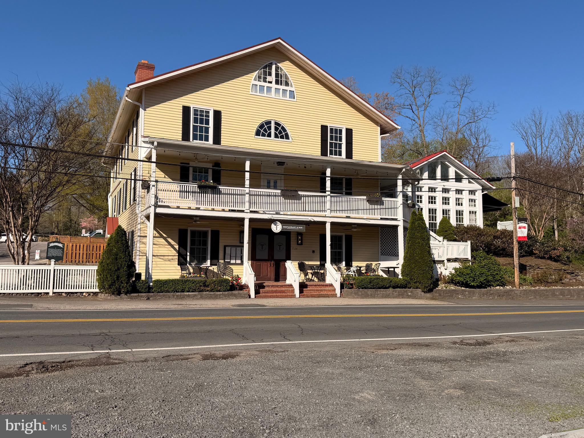 NEAR CLIFTON - Residential