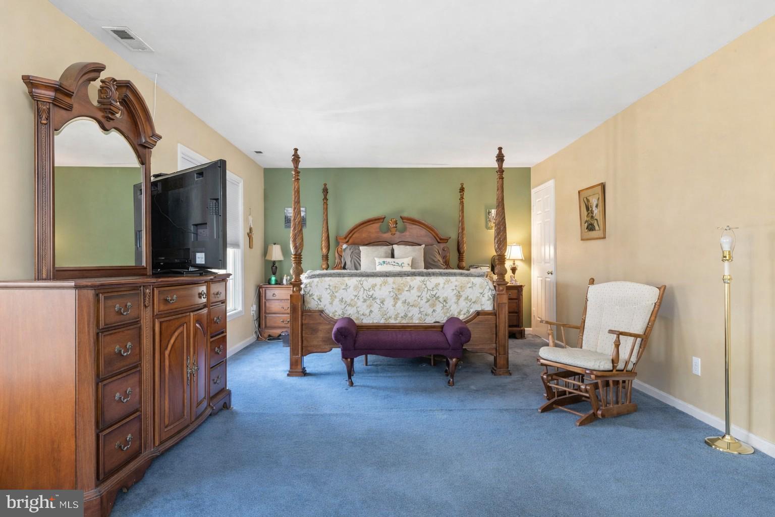 NEAR CLIFTON - Residential