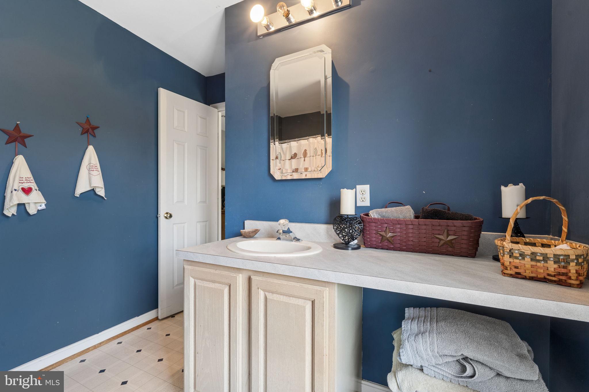 NEAR CLIFTON - Residential