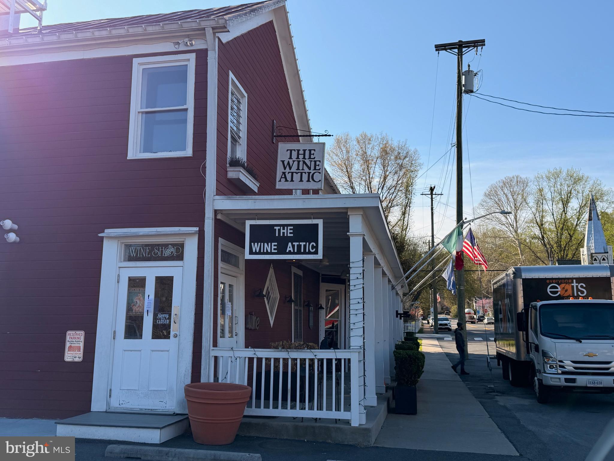 NEAR CLIFTON - Residential