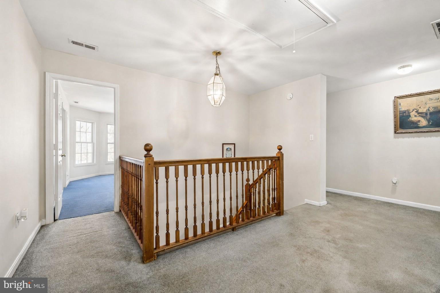 NEAR CLIFTON - Residential