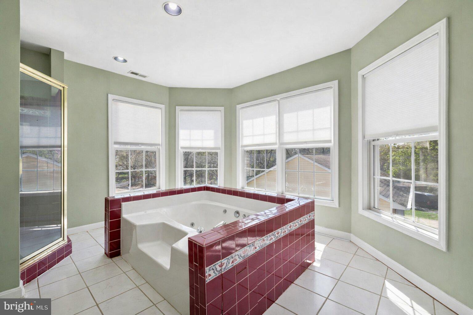 NEAR CLIFTON - Residential