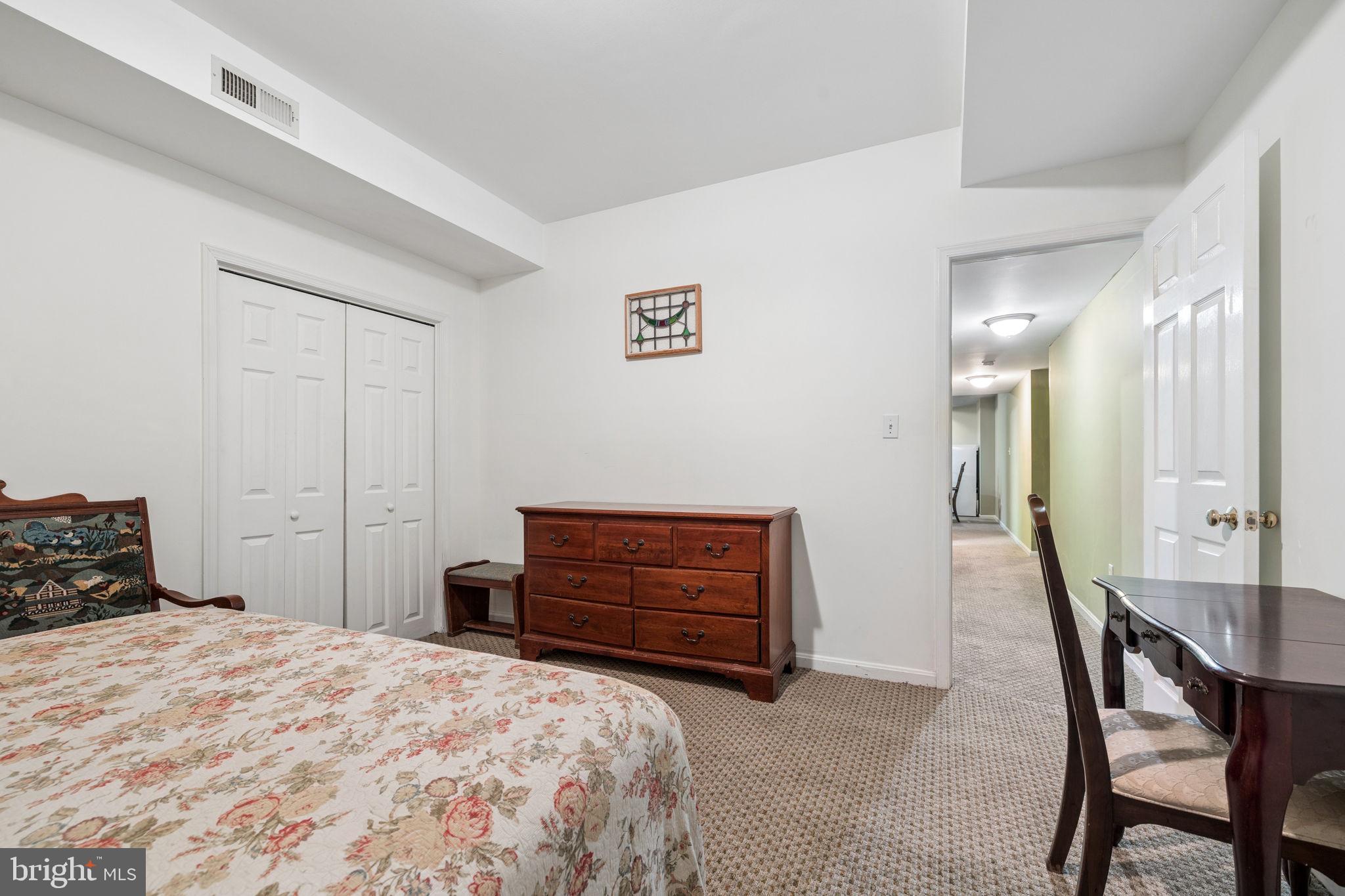 NEAR CLIFTON - Residential