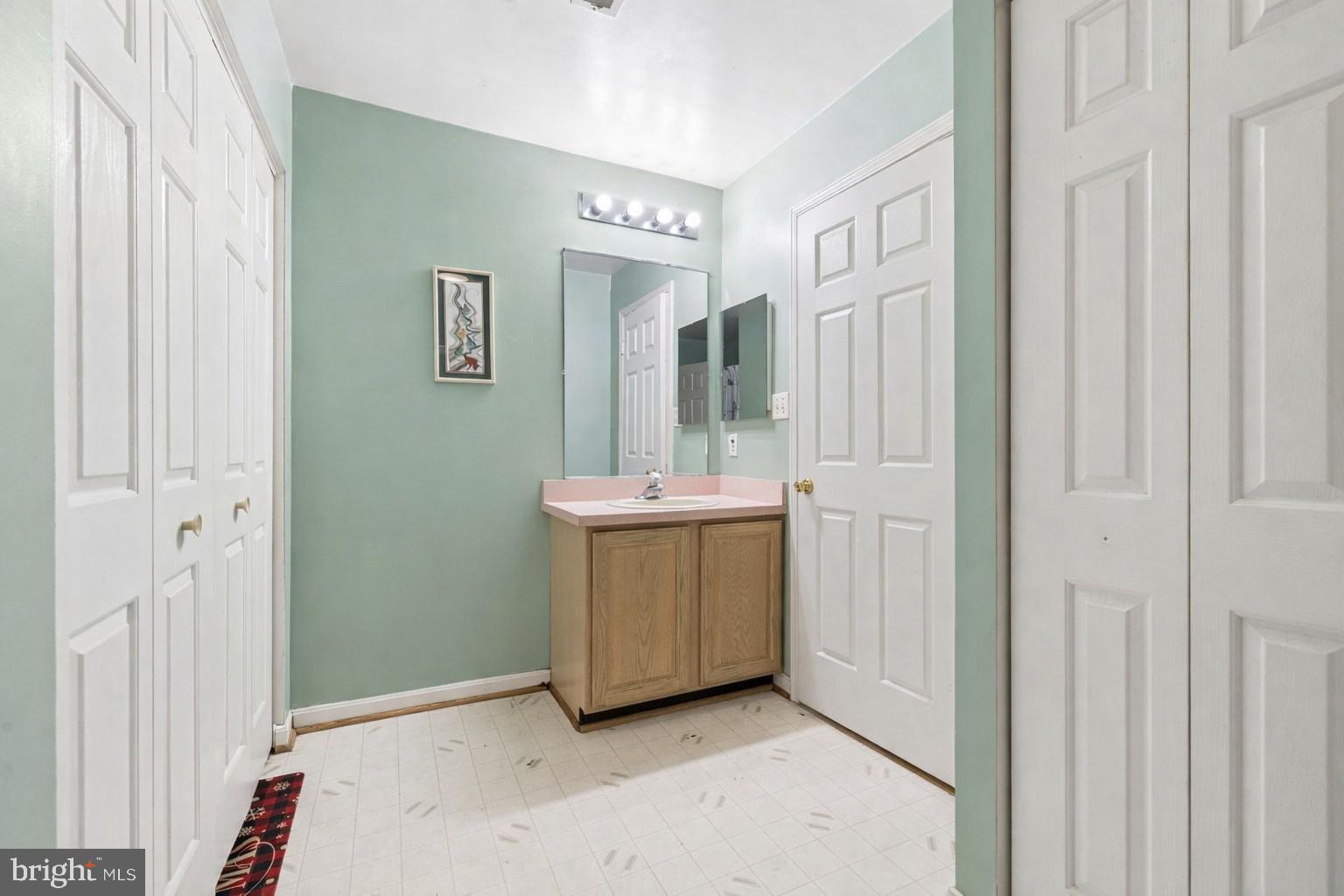 NEAR CLIFTON - Residential