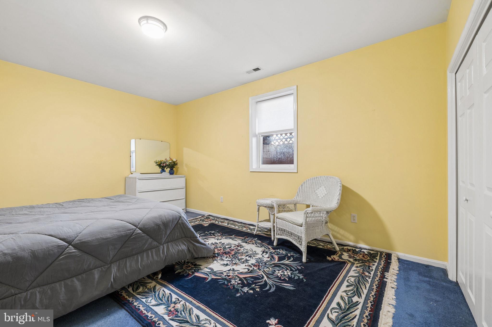 NEAR CLIFTON - Residential